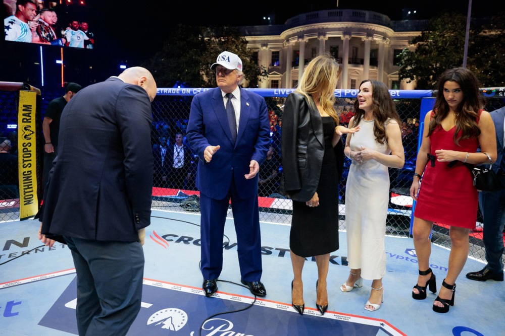FOTO UFC na travnjaku Bijele kuće. Publika Trumpu pjevala "Sretan rođendan"