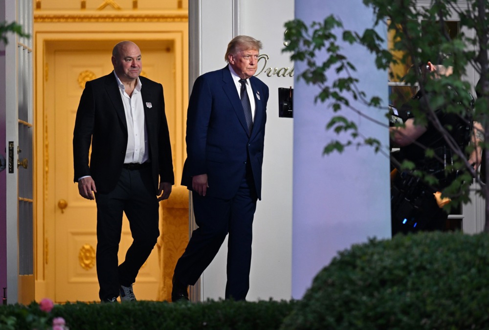 FOTO UFC na travnjaku Bijele kuće. Publika Trumpu pjevala "Sretan rođendan"