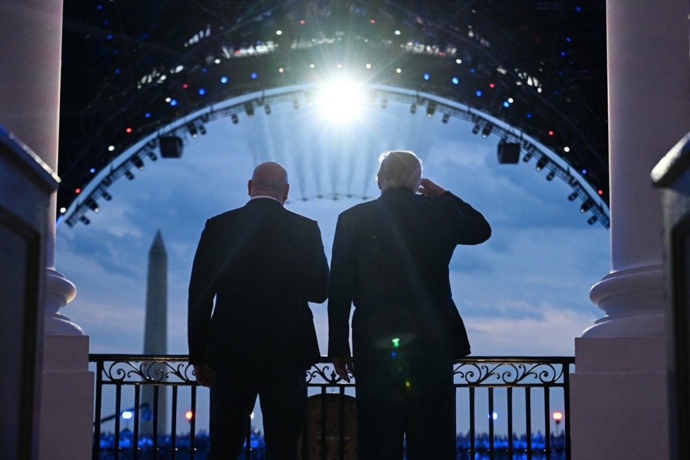 FOTO UFC na travnjaku Bijele kuće. Publika Trumpu pjevala "Sretan rođendan"