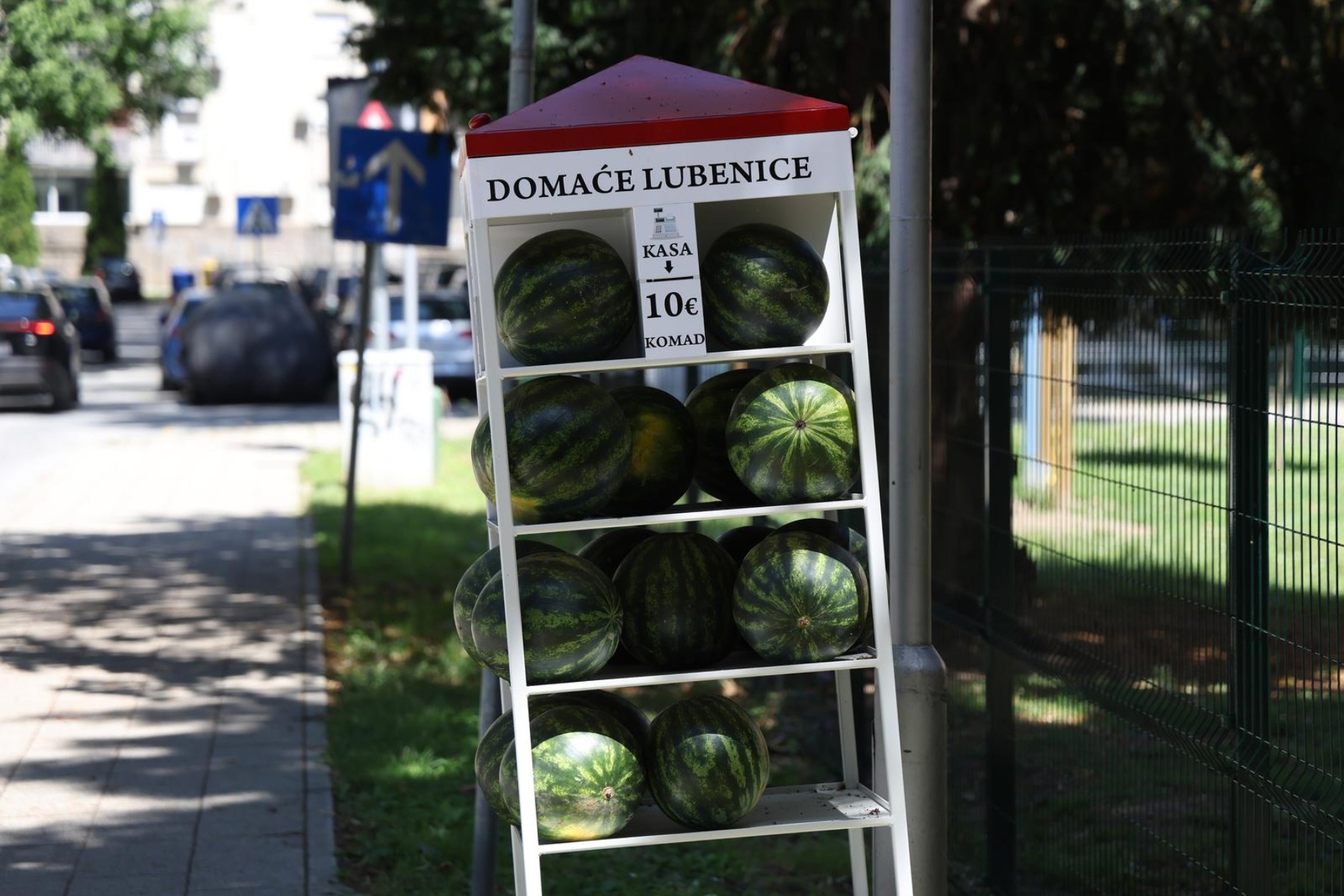 Lubenice iz automata u Osijeku prodaju se za 10 i 20 eura. Koliko koštaju u Zagrebu?