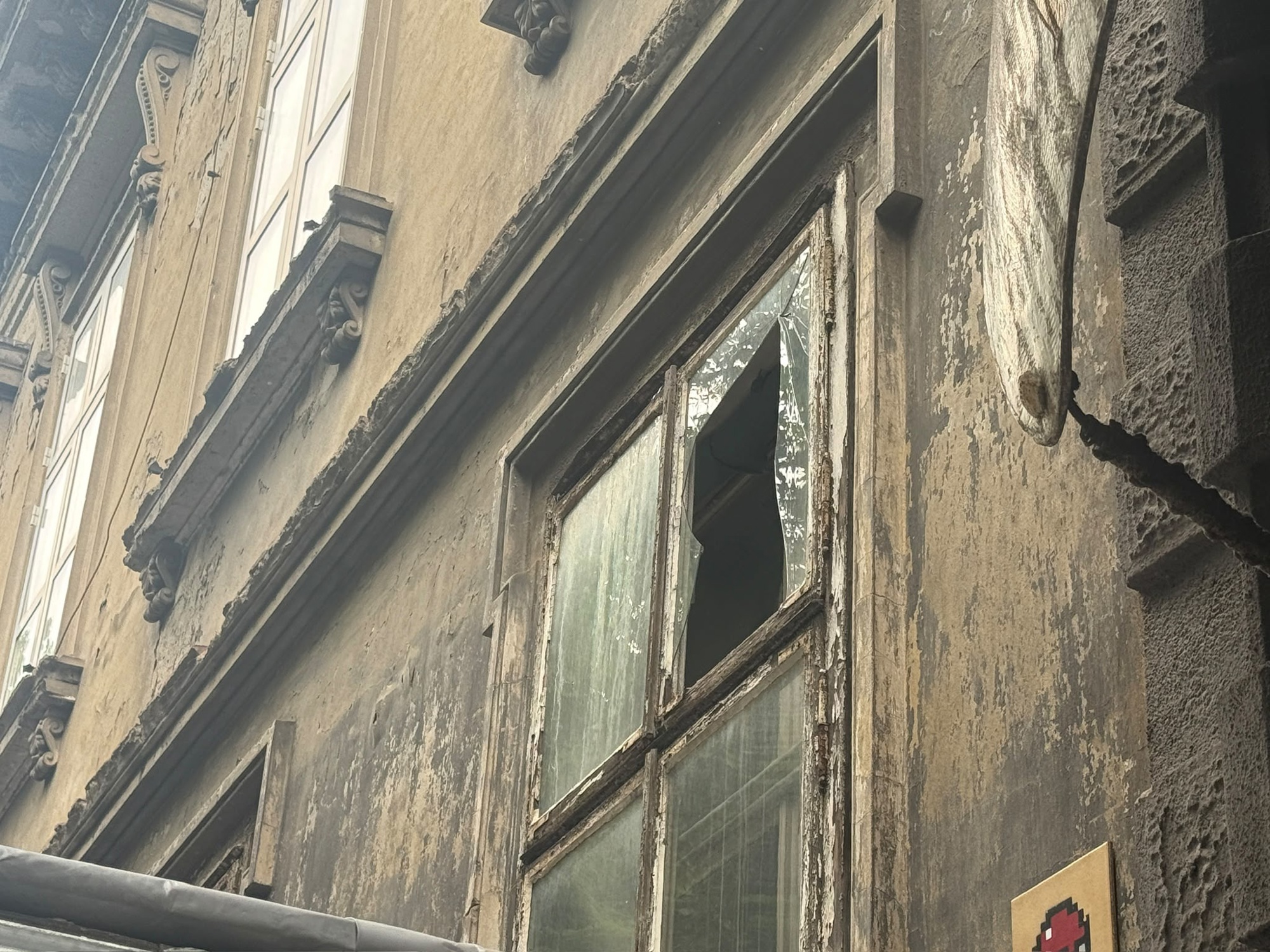 Imamo video, derutna državna zgrada bila je poplavljena. "Voda je bila do pazuha"