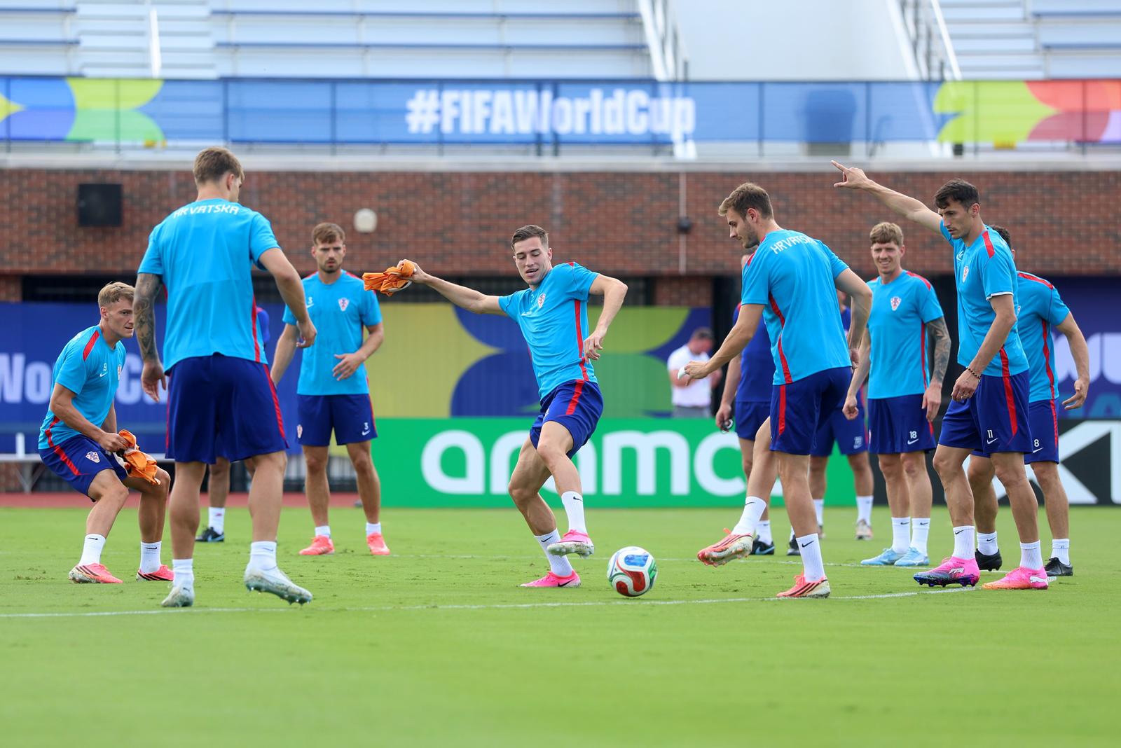 Vatreni se pripremali za večerašnju utakmicu, jedan detalj će se svidjeti curama