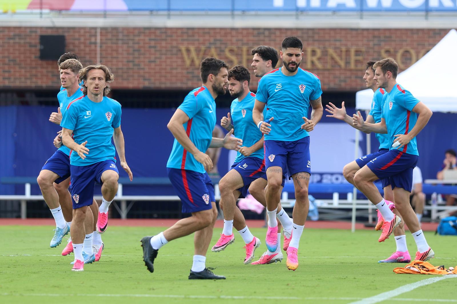 Vatreni se pripremali za večerašnju utakmicu, jedan detalj će se svidjeti curama