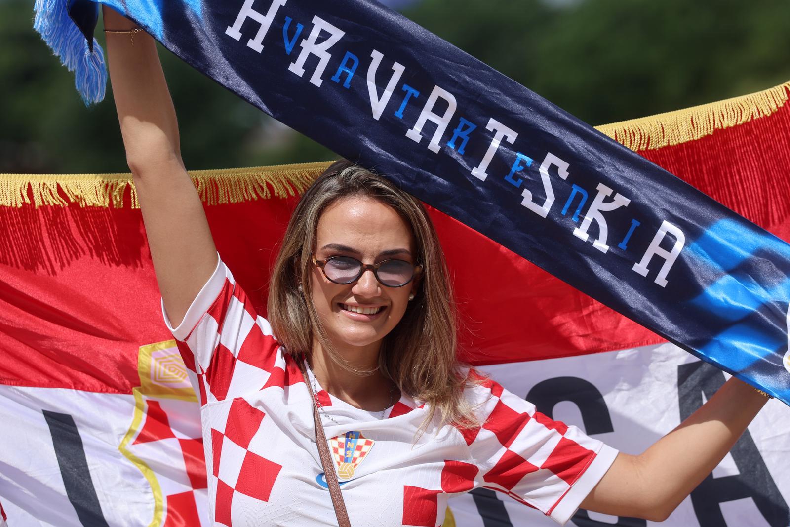 FOTO Lijepe Hrvatice u kockicama ukrale pozornost uoči utakmice s Engleskom