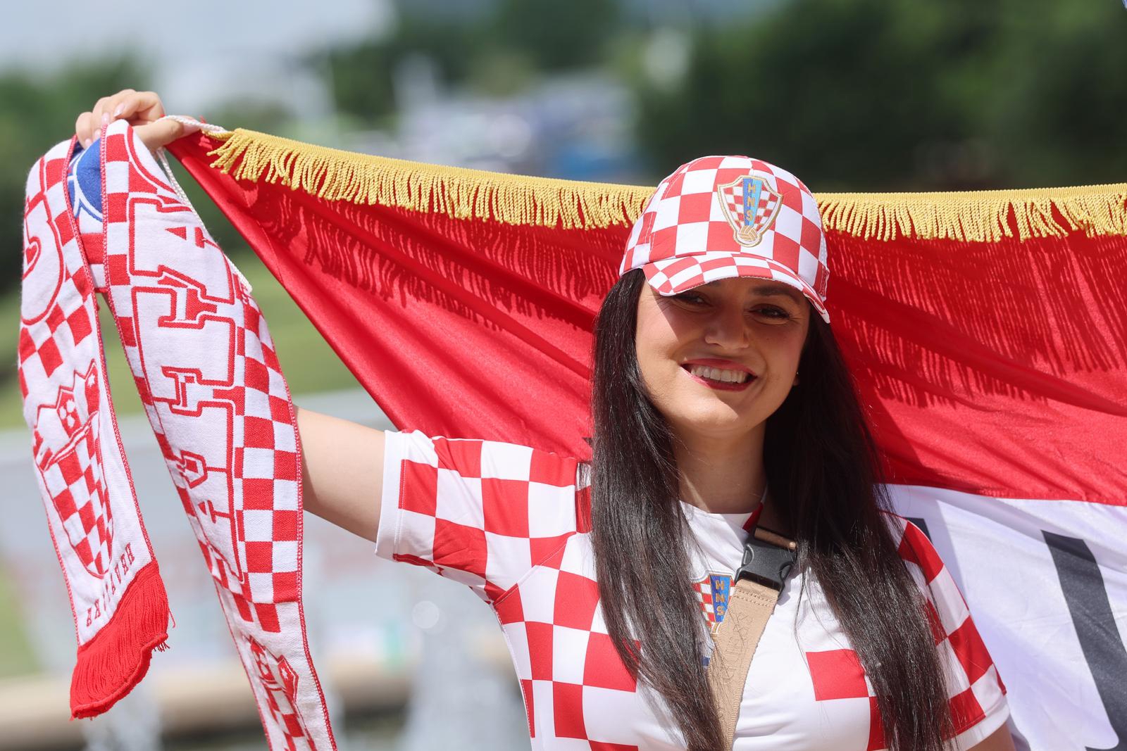 FOTO Lijepe Hrvatice u kockicama ukrale pozornost uoči utakmice s Engleskom