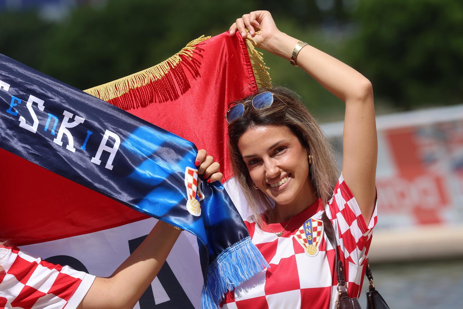 FOTO Lijepe Hrvatice u kockicama ukrale pozornost uoči utakmice s Engleskom