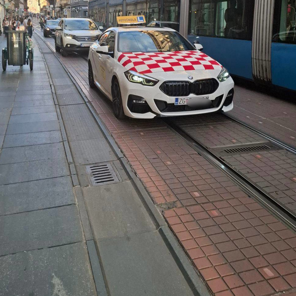 FOTO Zagrebom vlada navijačka euforija, prošetali smo gradom