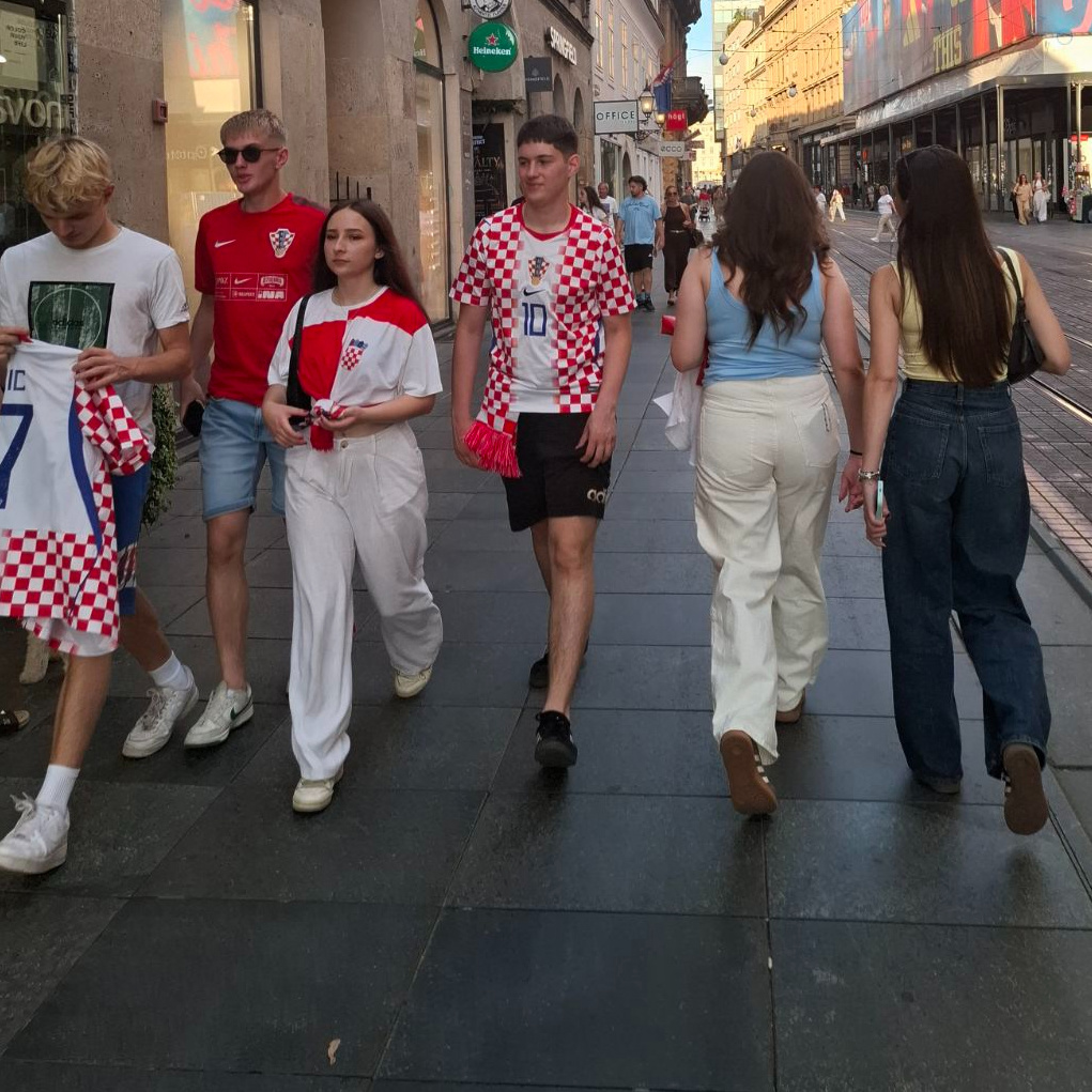 FOTO Zagrebom vlada navijačka euforija, prošetali smo gradom