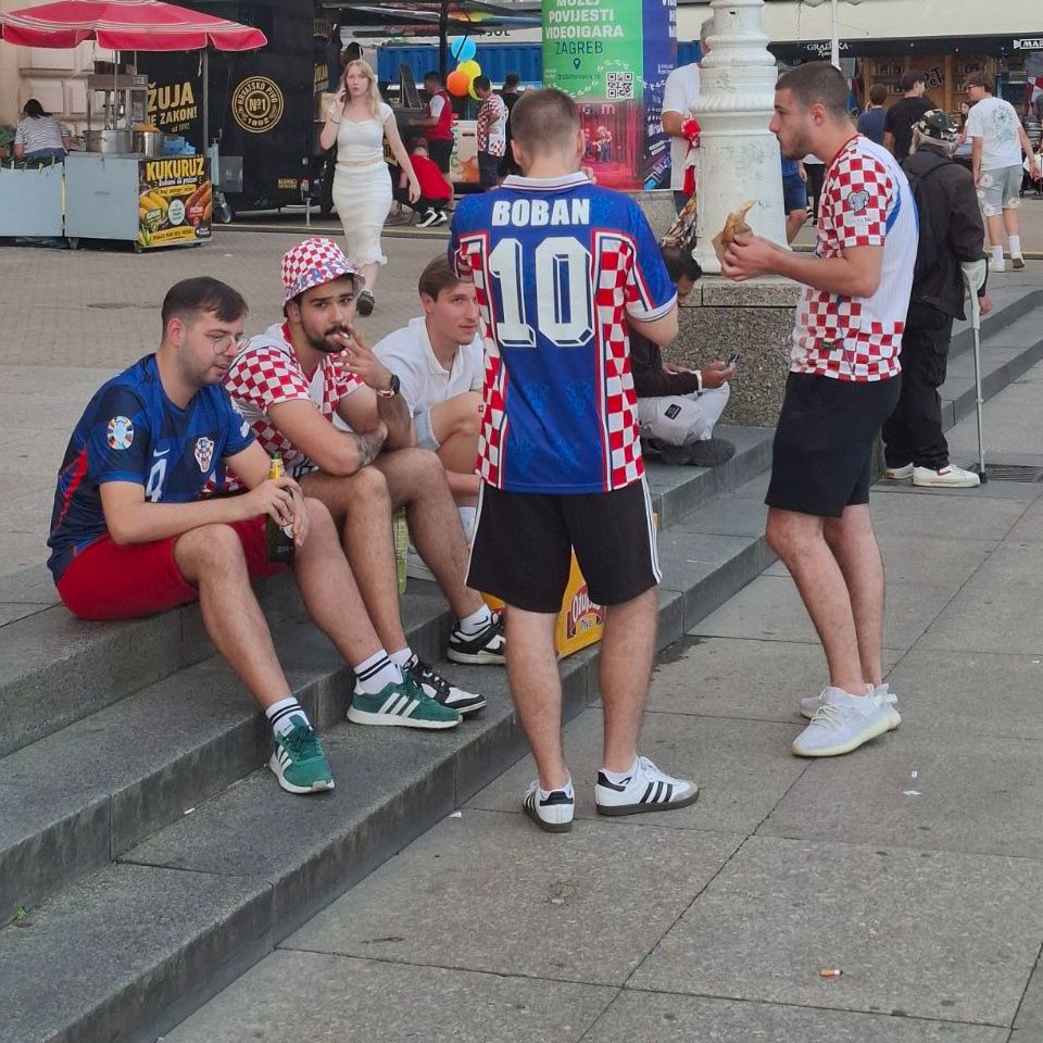 FOTO Zagrebom vlada navijačka euforija, prošetali smo gradom