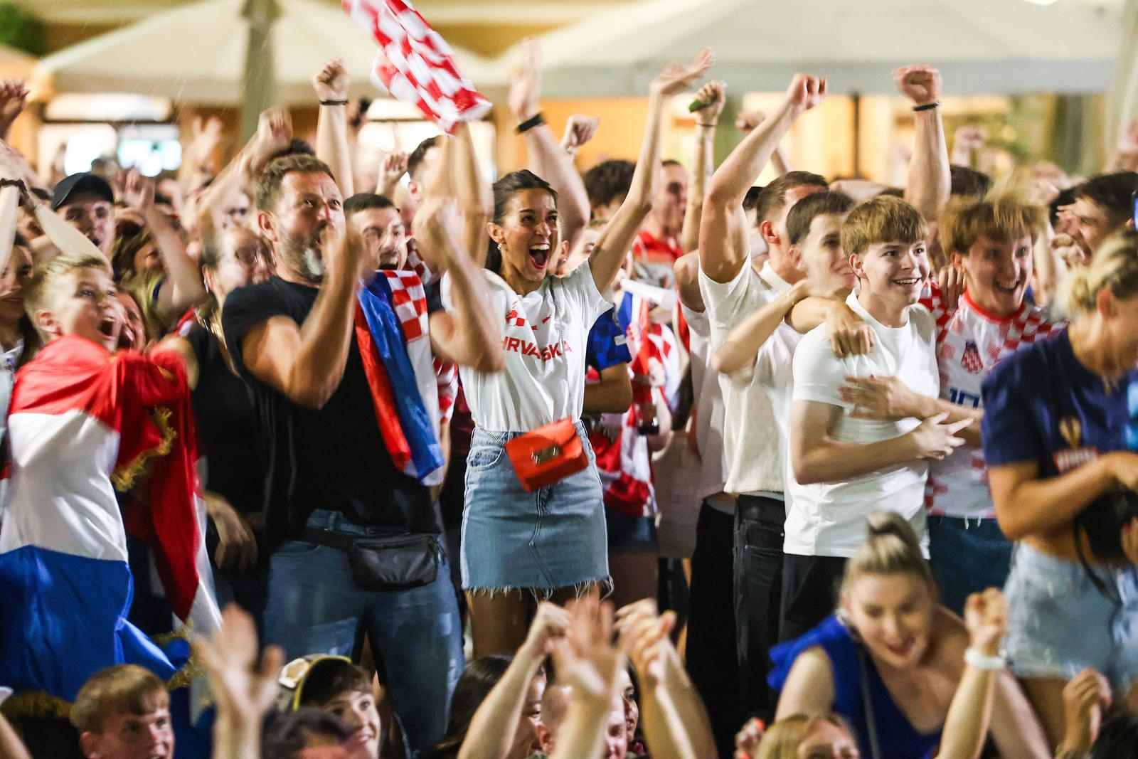 FOTO Predivne Hrvatice neumorno navijale za Vatrene i dok su gubili