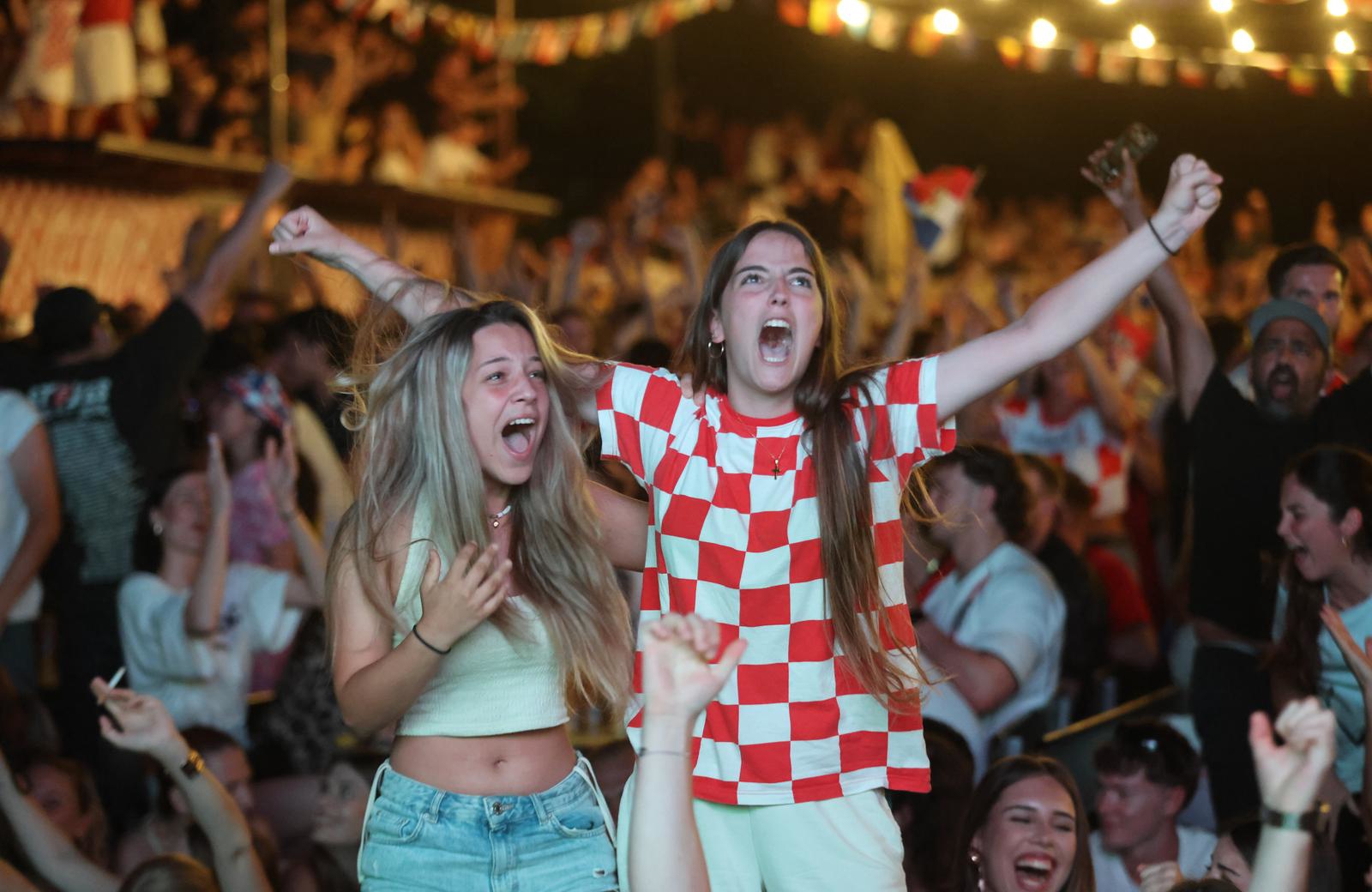 FOTO Predivne Hrvatice neumorno navijale za Vatrene i dok su gubili
