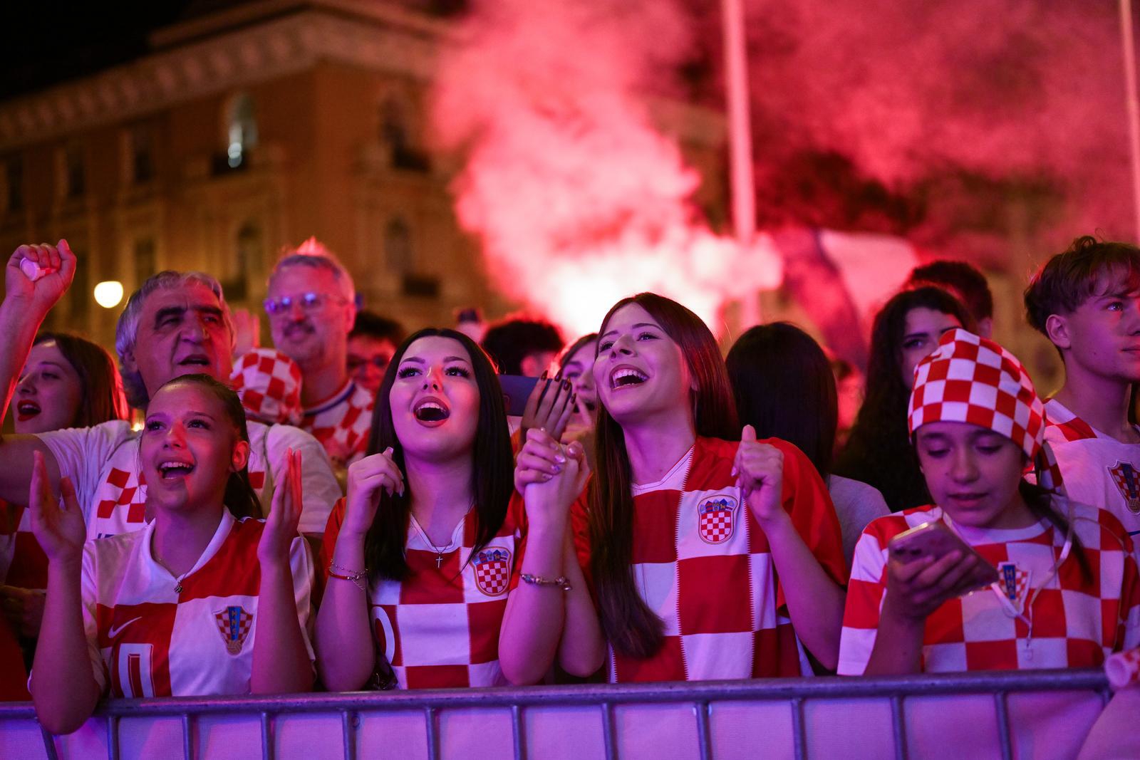 FOTO Predivne Hrvatice neumorno navijale za Vatrene i dok su gubili