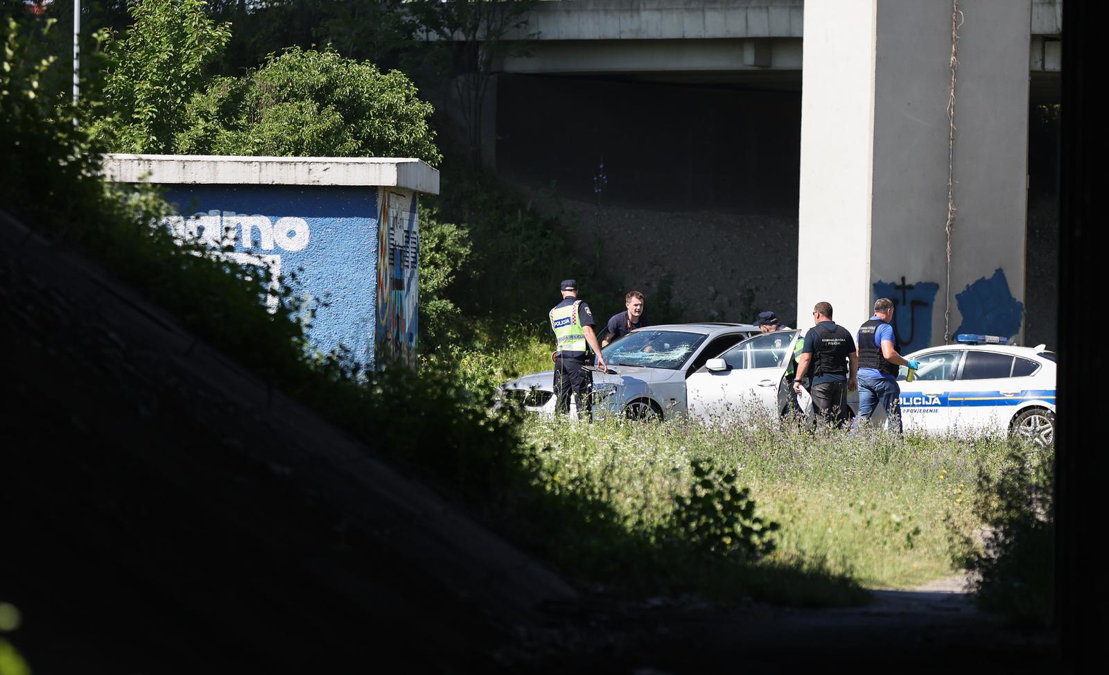 FOTO Mladić u BMW-u bježao policiji, zabio se u njih i napao ih. Pogledajte kaznu