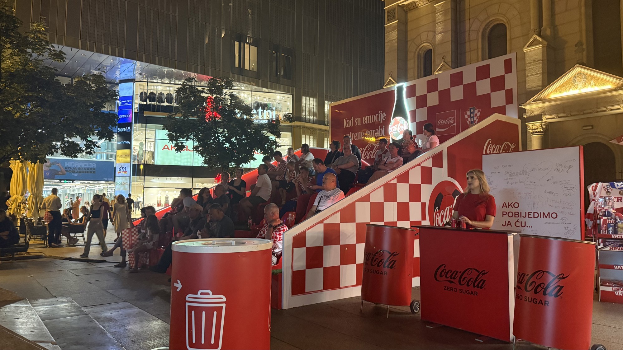 VIDEO Zaprešić Boysi na Cvjetnom trgu u Zagrebu zagrijavaju atmosferu pred utakmicu
