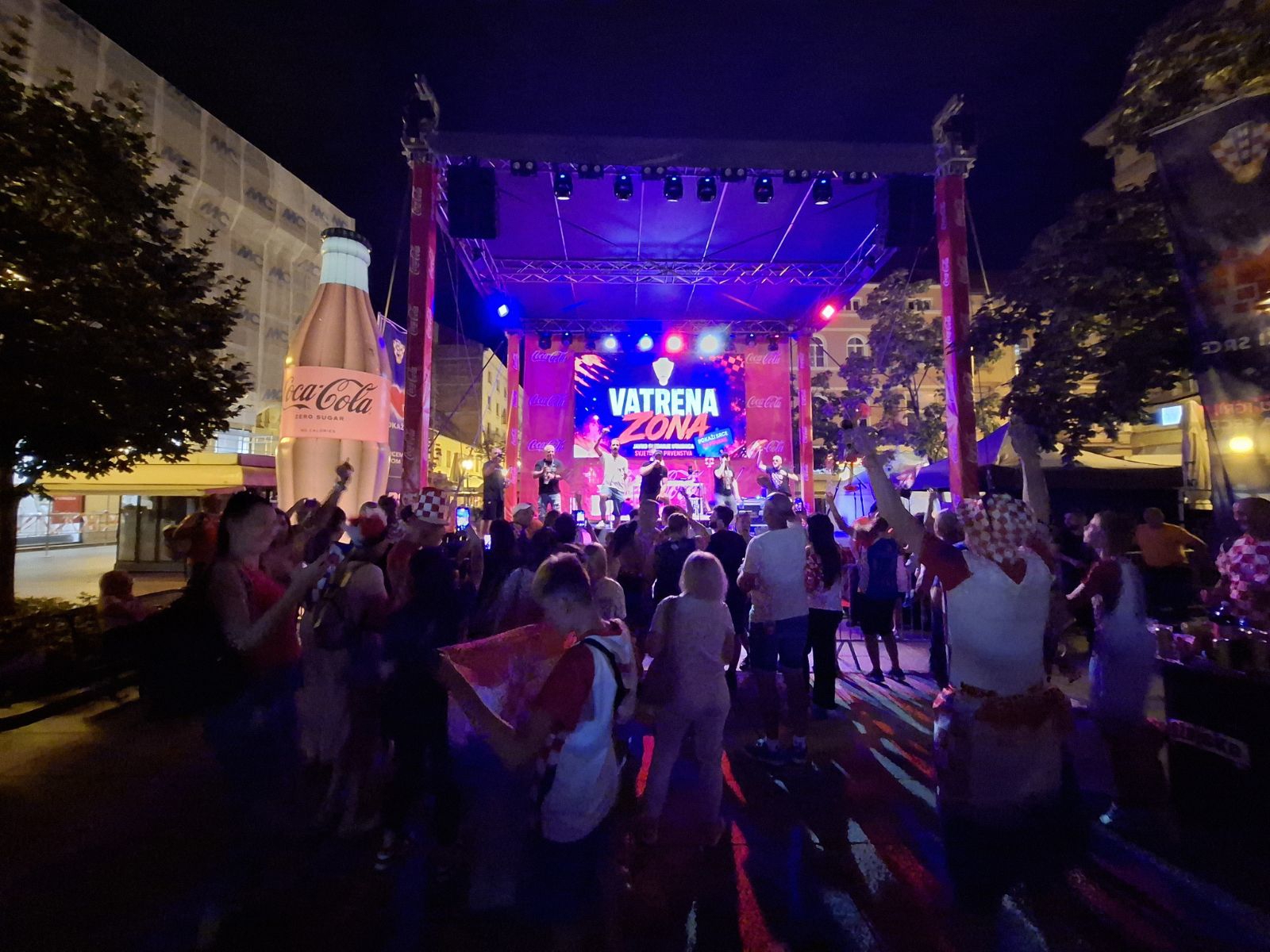 VIDEO Zaprešić Boysi na Cvjetnom trgu u Zagrebu zagrijavaju atmosferu pred utakmicu