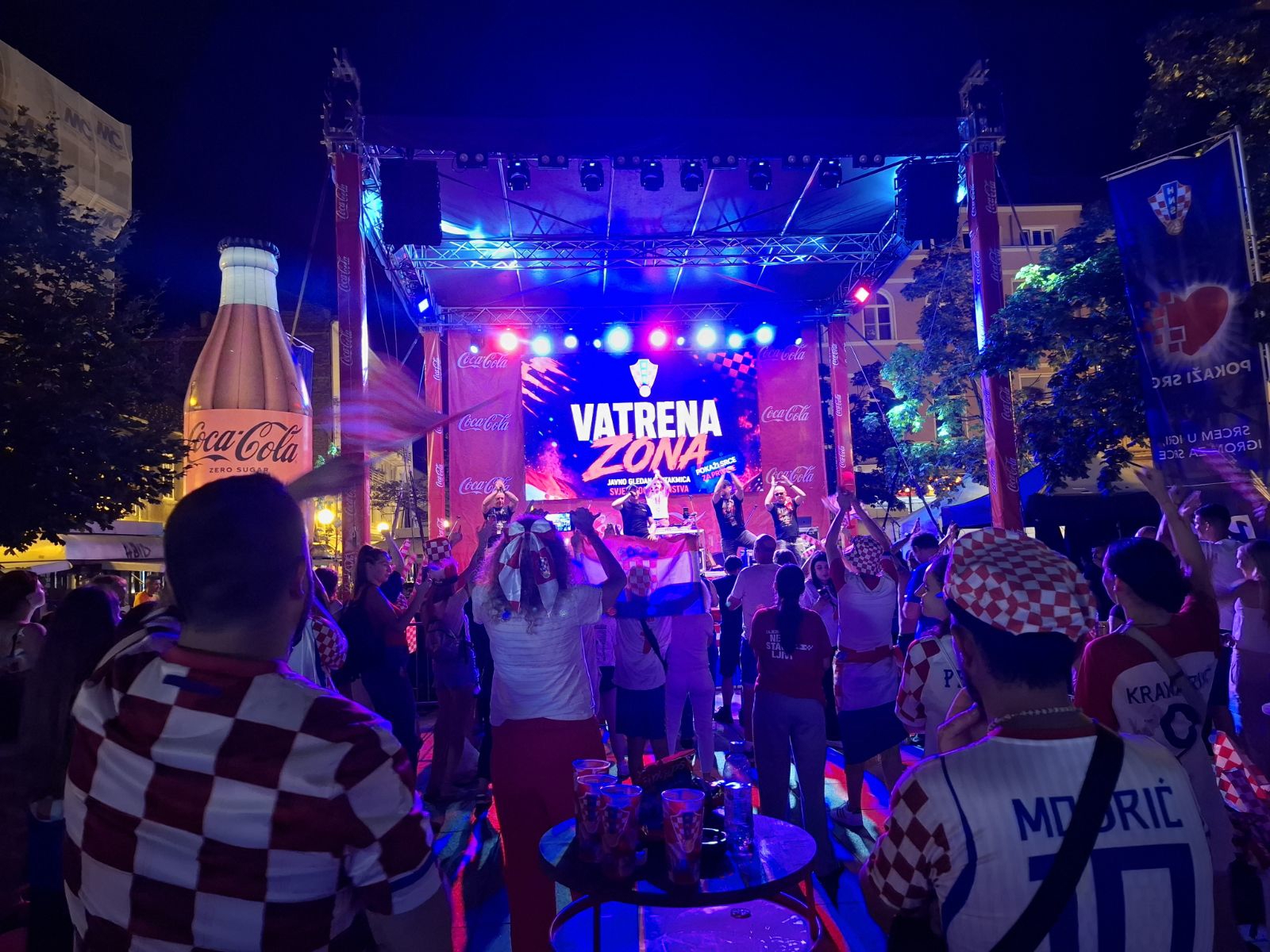 VIDEO Zaprešić Boysi na Cvjetnom trgu u Zagrebu zagrijavaju atmosferu pred utakmicu