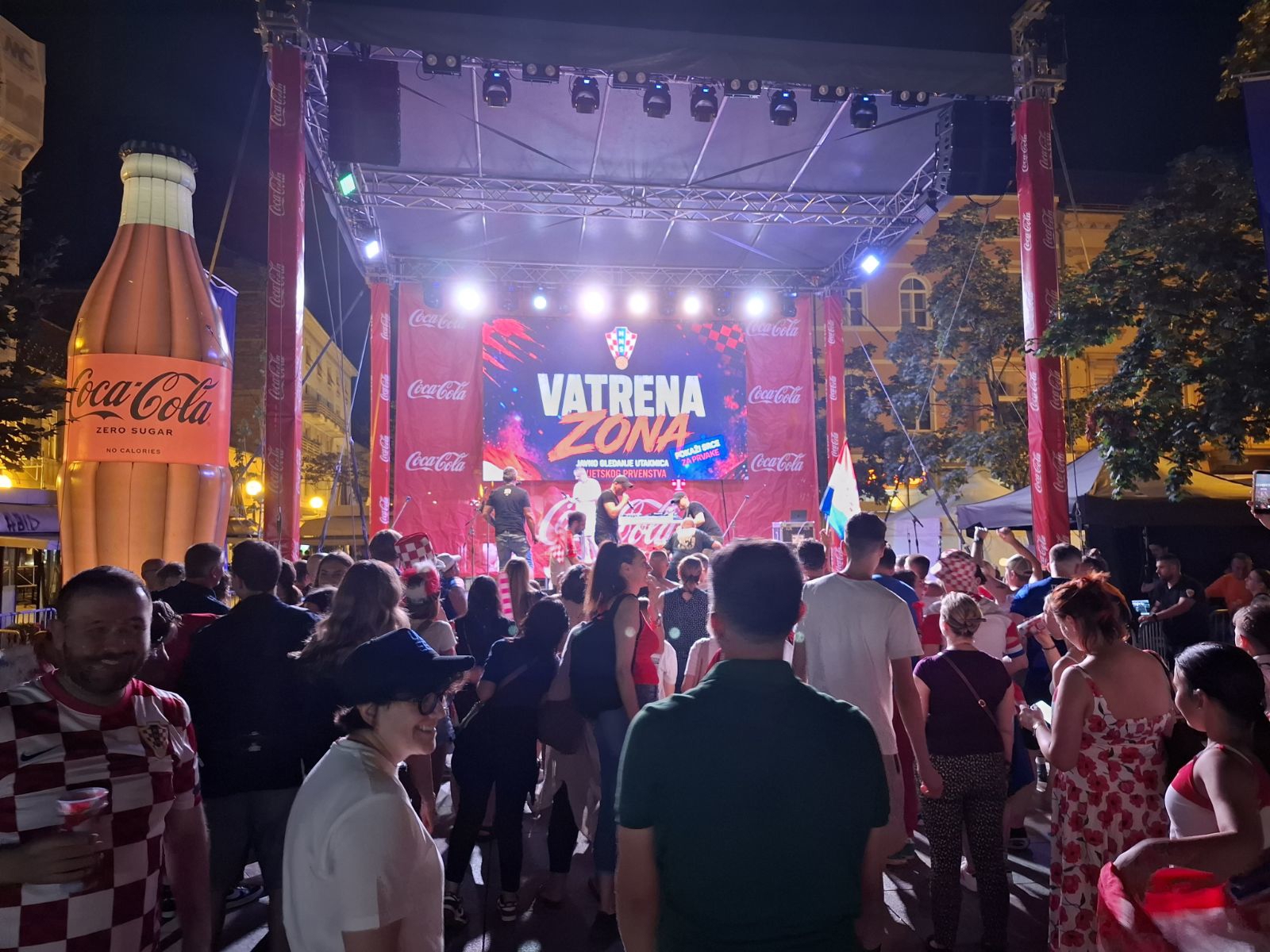 VIDEO Zaprešić Boysi na Cvjetnom trgu u Zagrebu zagrijavaju atmosferu pred utakmicu