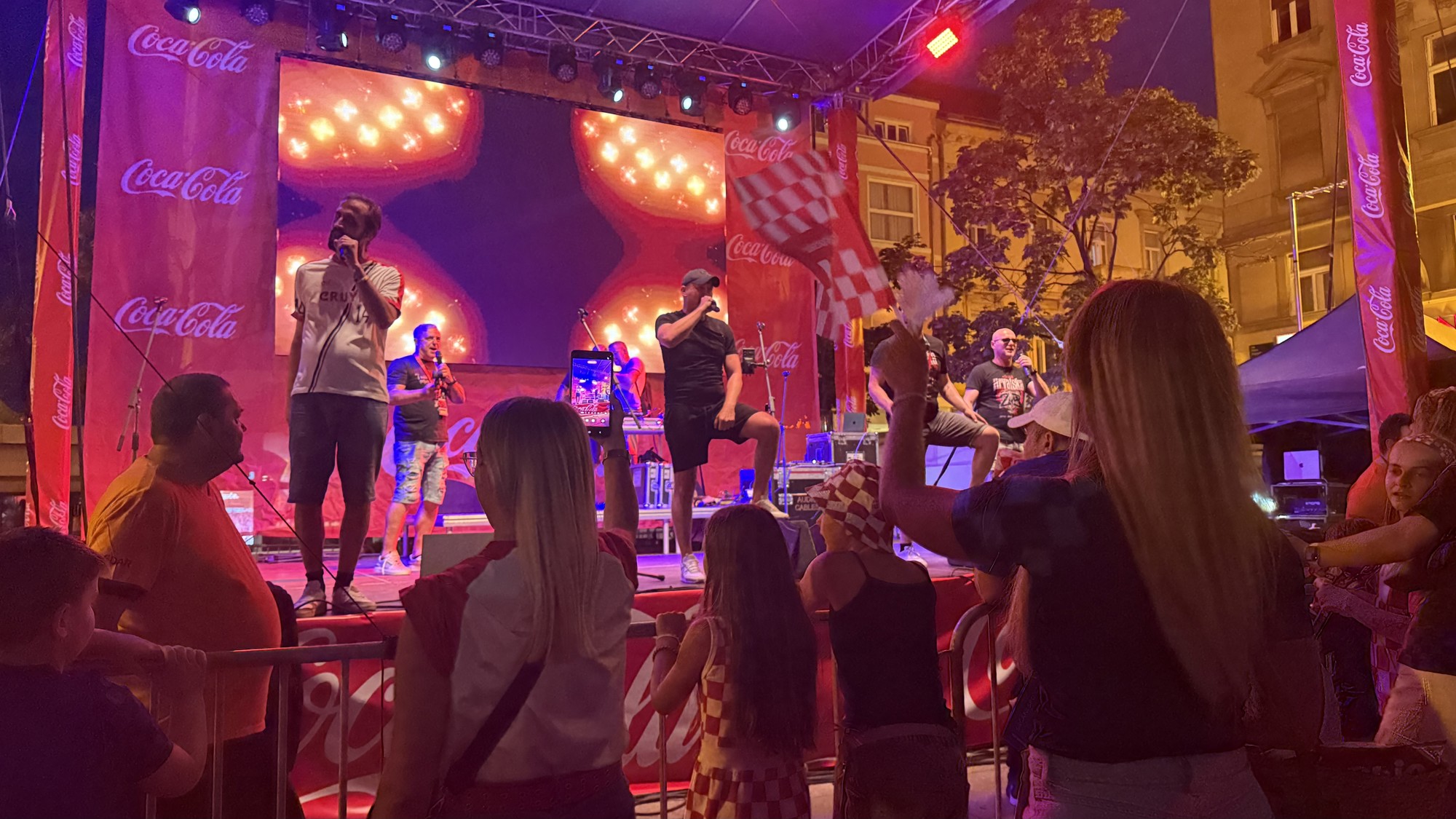 VIDEO Zaprešić Boysi na Cvjetnom trgu u Zagrebu zagrijavaju atmosferu pred utakmicu