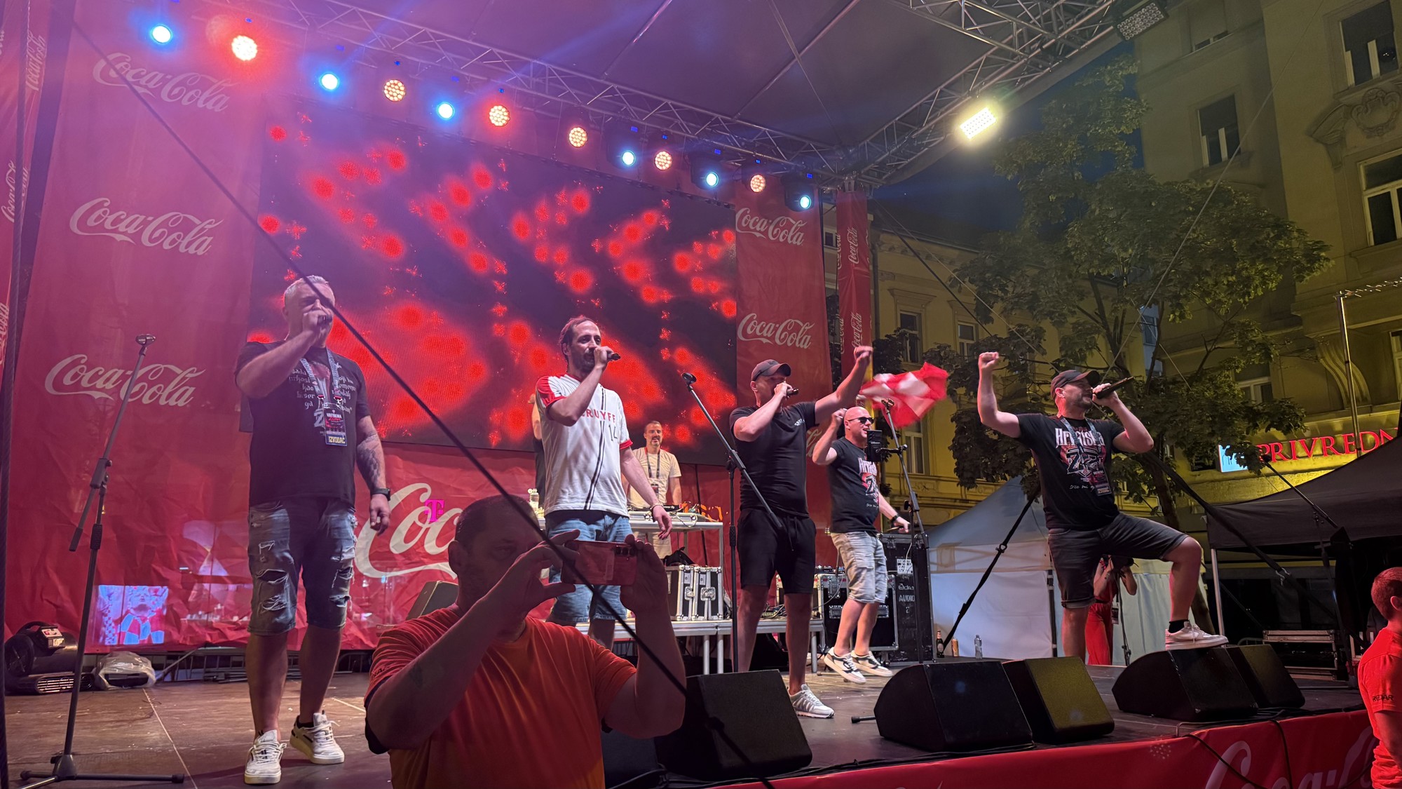 VIDEO Zaprešić Boysi na Cvjetnom trgu u Zagrebu zagrijavaju atmosferu pred utakmicu