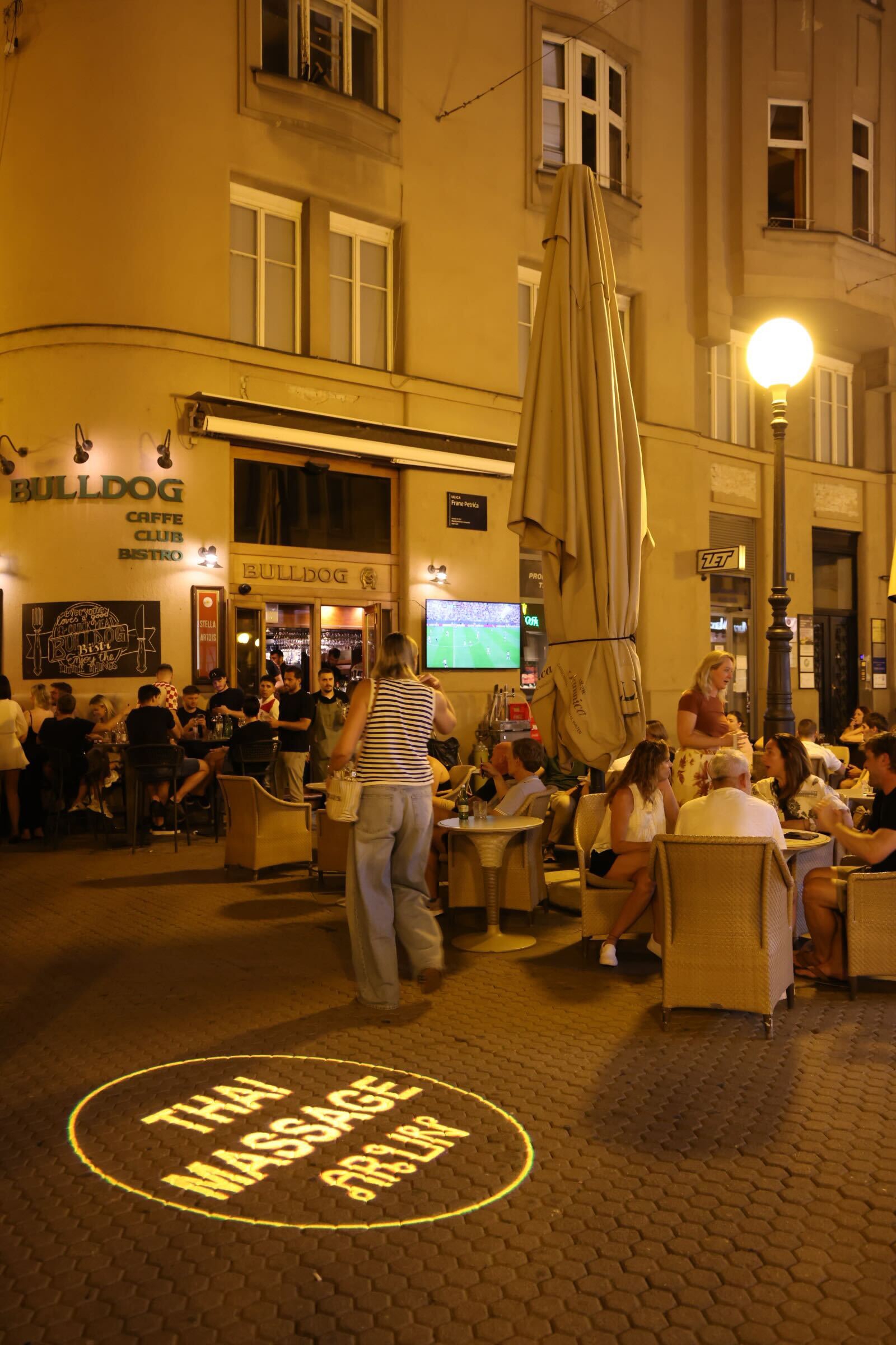 FOTO I VIDEO Pogledajte kakvo je stanje u zagrebačkim kafićima uoči susreta s Panamom