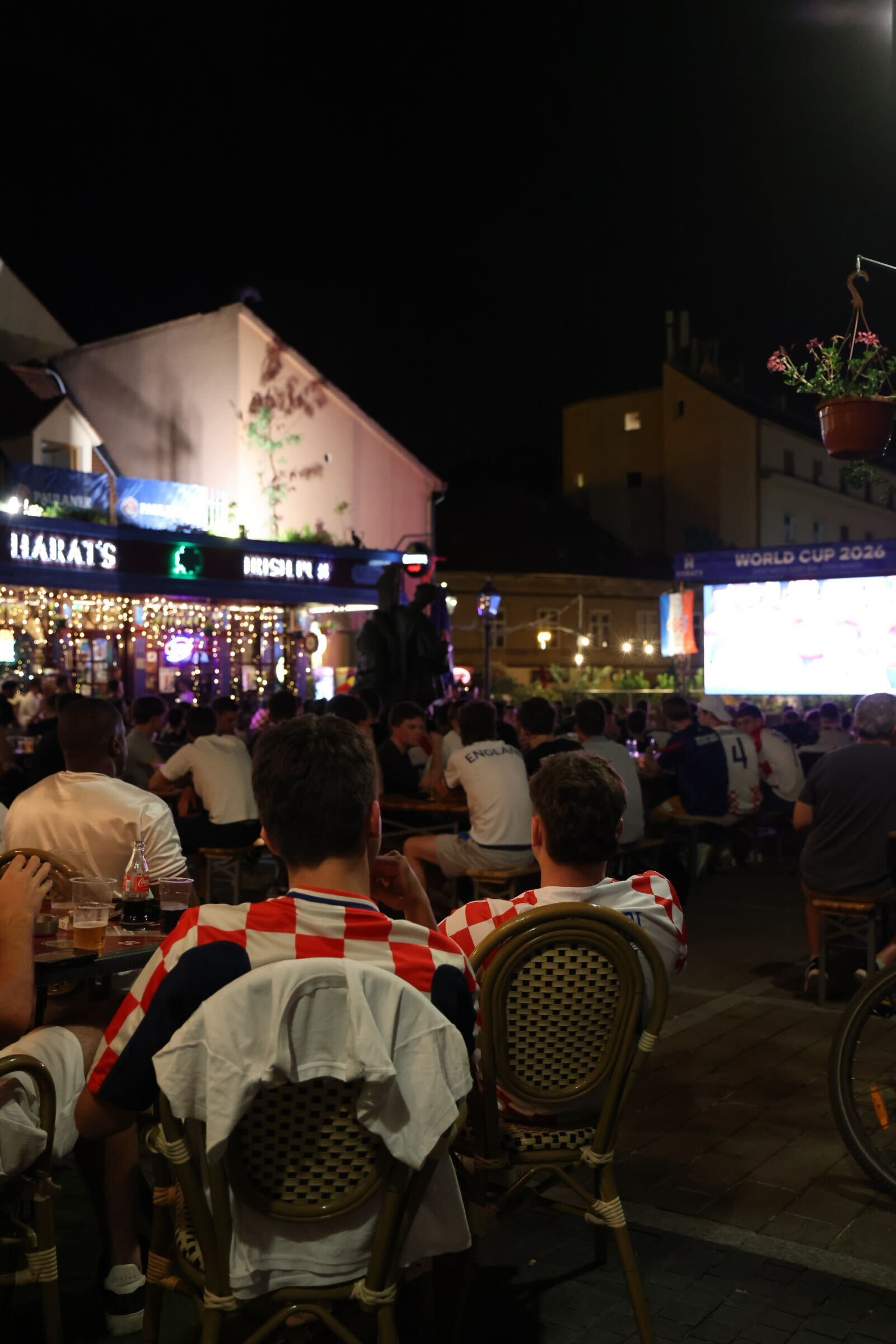 FOTO I VIDEO Pogledajte kakvo je stanje u zagrebačkim kafićima uoči susreta s Panamom