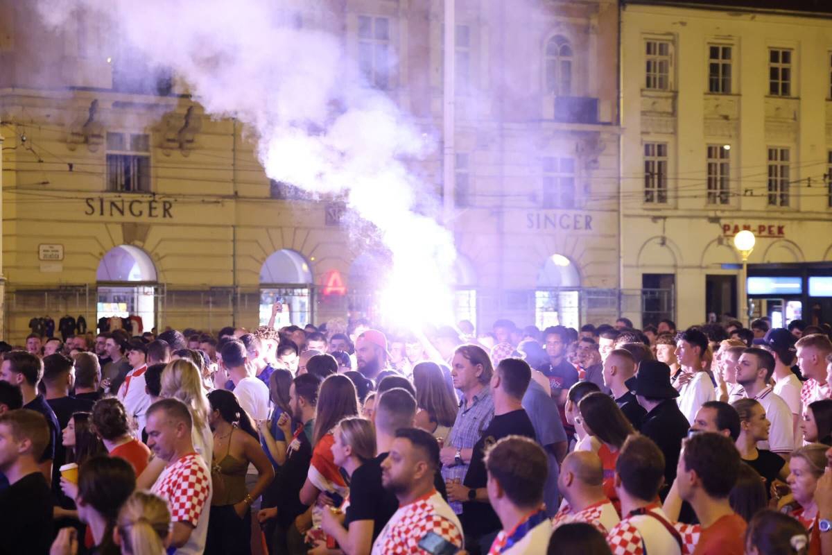 FOTO Počela utakmica Hrvatske i Paname, evo atmosfere s Trga bana Jelačića