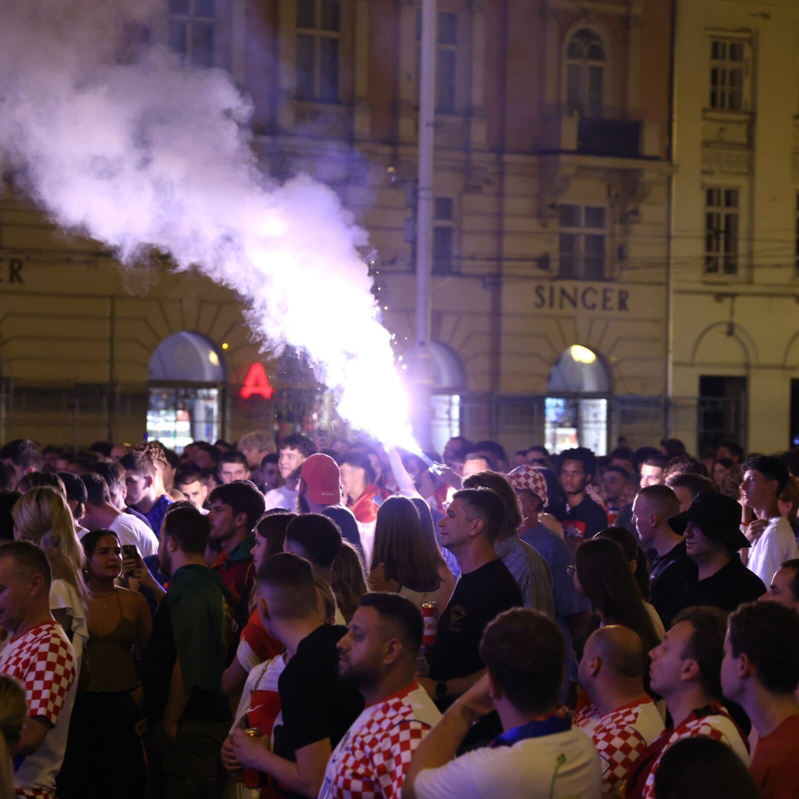 FOTO Počela utakmica Hrvatske i Paname, evo atmosfere s Trga bana Jelačića
