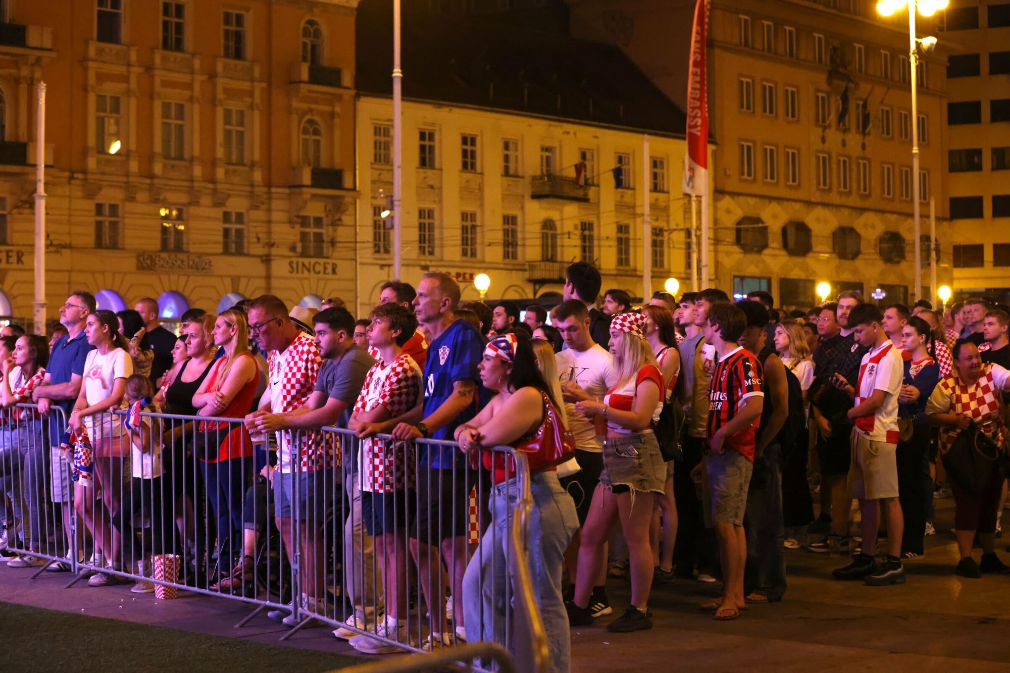 FOTO Počela utakmica Hrvatske i Paname, evo atmosfere s Trga bana Jelačića