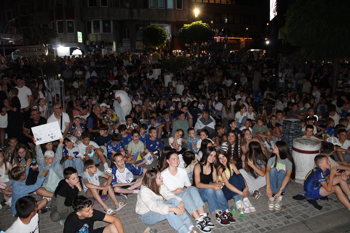 FOTO Pogledajte atmosferu u Skoplju i Novom Pazaru za vrijeme utakmice BiH
