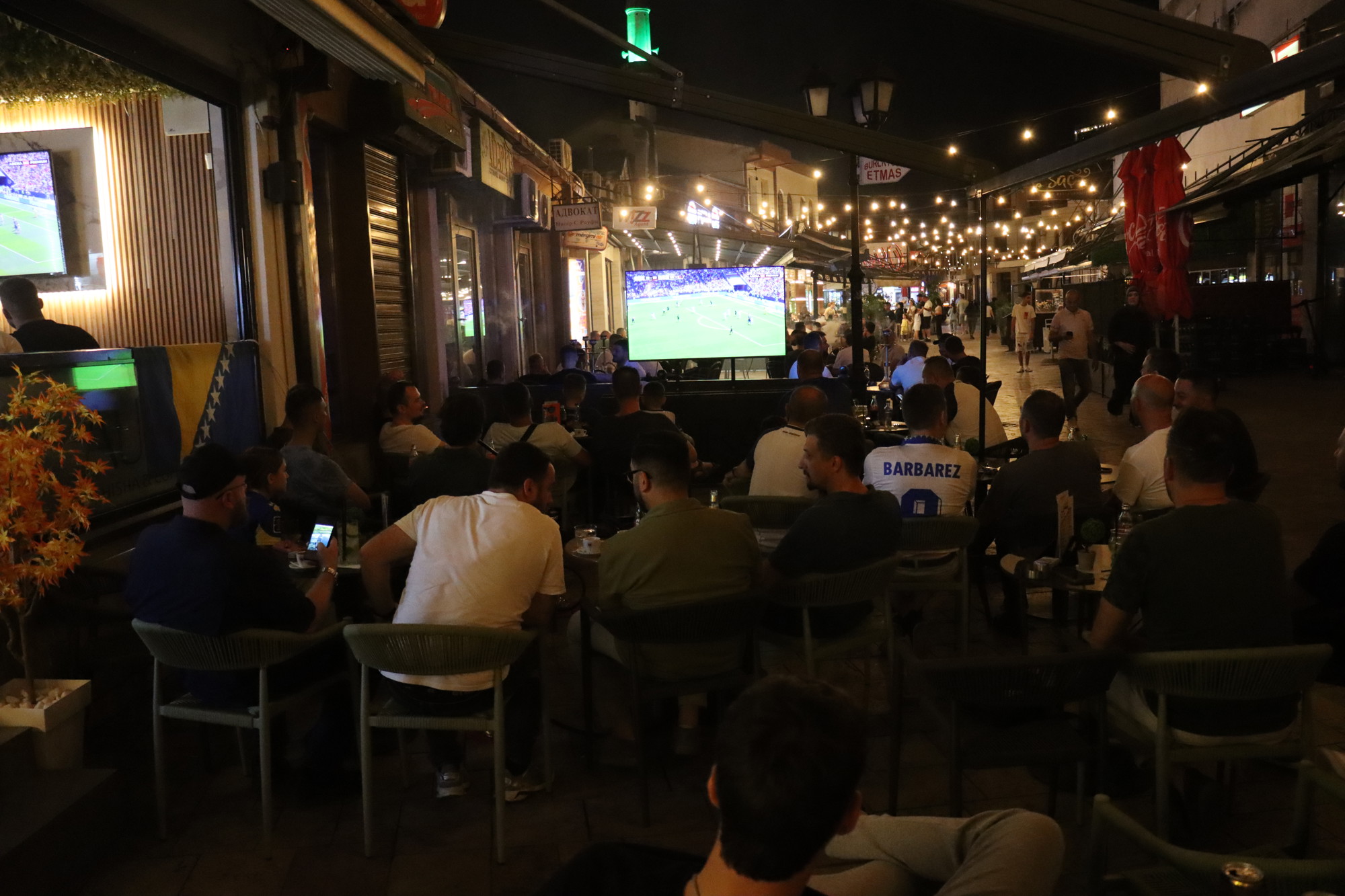 FOTO Pogledajte atmosferu u Skoplju i Novom Pazaru za vrijeme utakmice BiH