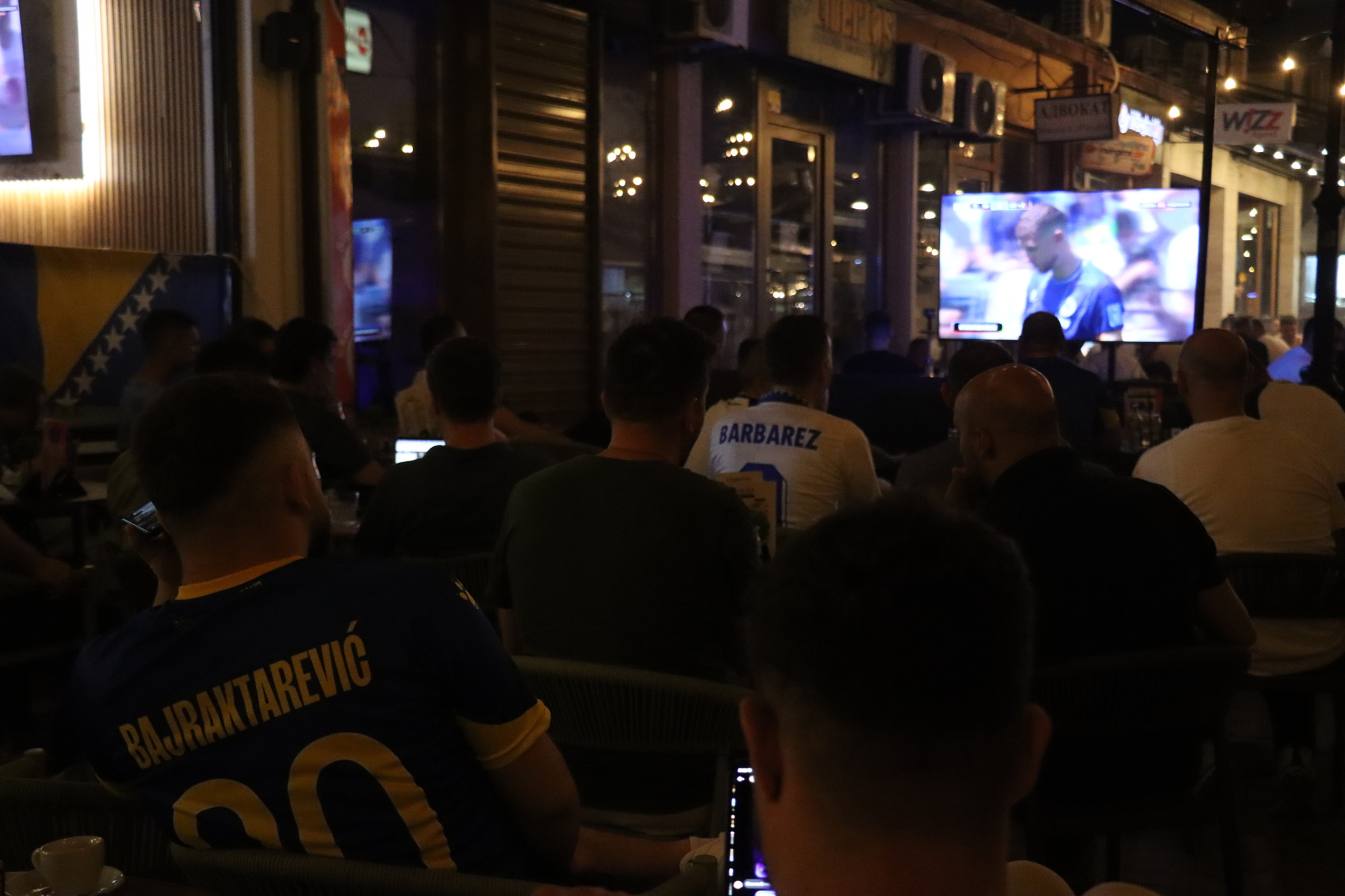 FOTO Pogledajte atmosferu u Skoplju i Novom Pazaru za vrijeme utakmice BiH