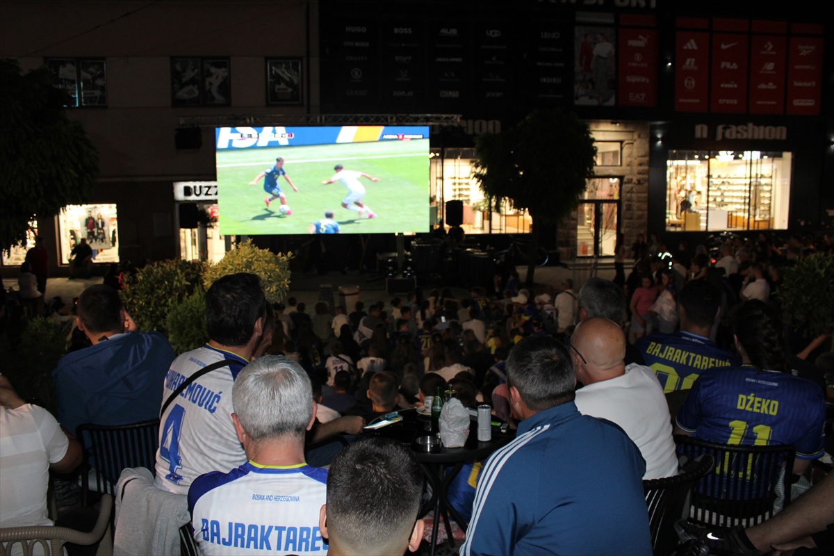 FOTO Pogledajte atmosferu u Skoplju i Novom Pazaru za vrijeme utakmice BiH