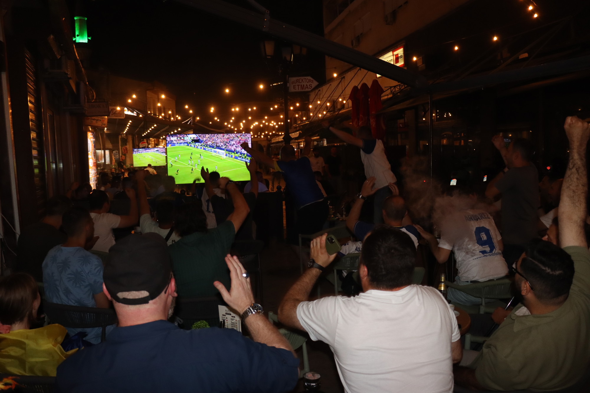 FOTO Pogledajte atmosferu u Skoplju i Novom Pazaru za vrijeme utakmice BiH