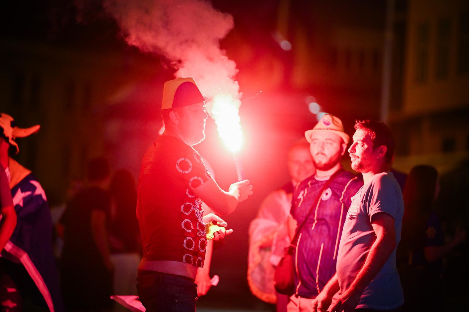 FOTO Baklje, pjesma, kupanje u Manduševcu: I Zagreb je slavio pobjedu BiH