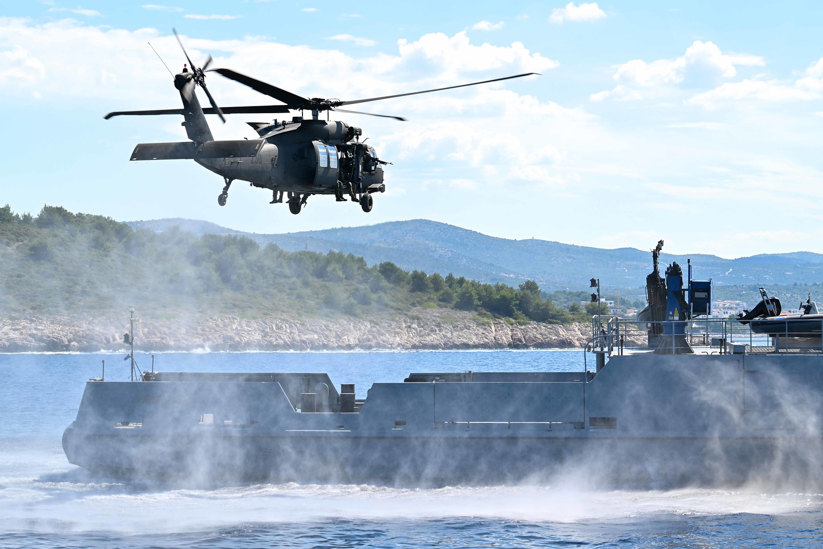 VIDEO Rafalei, Mistral, brodovi i specijalci. Pogledajte veliku vojnu vježbu na moru