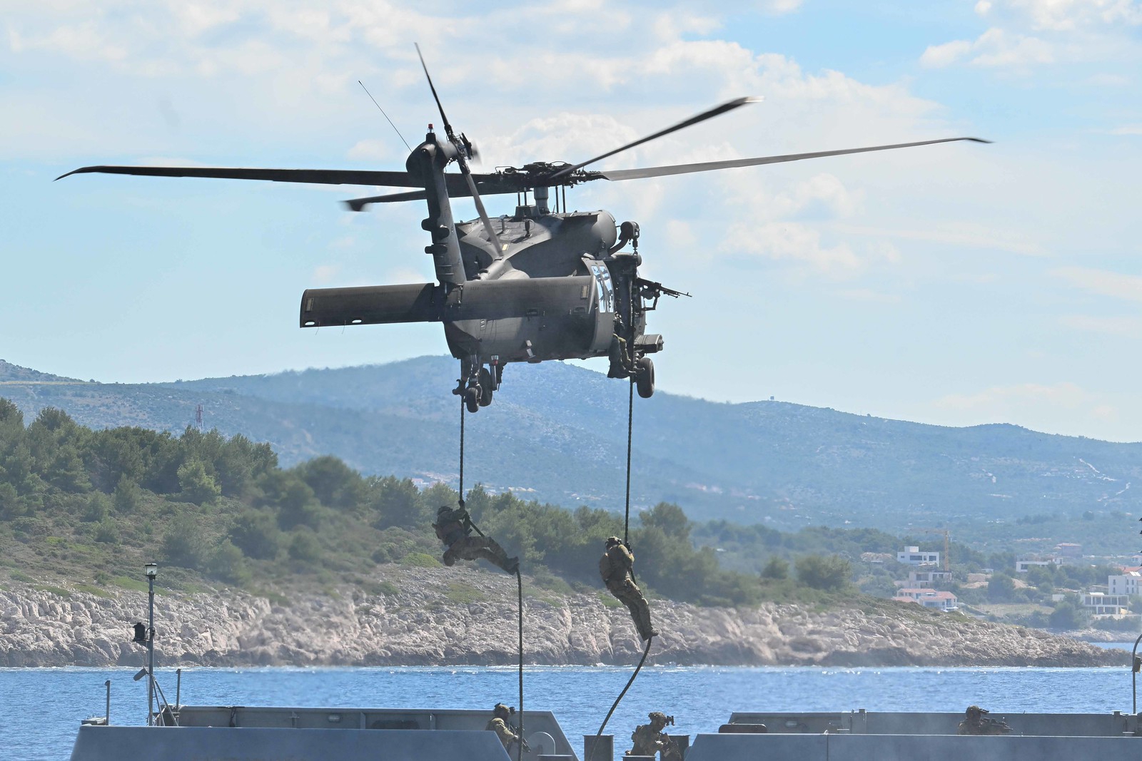 VIDEO Rafalei, Mistral, brodovi i specijalci. Pogledajte veliku vojnu vježbu na moru