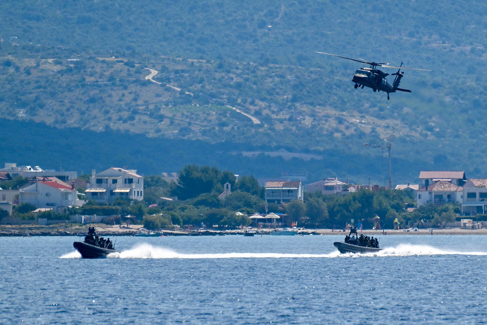 VIDEO Rafalei, Mistral, brodovi i specijalci. Pogledajte veliku vojnu vježbu na moru