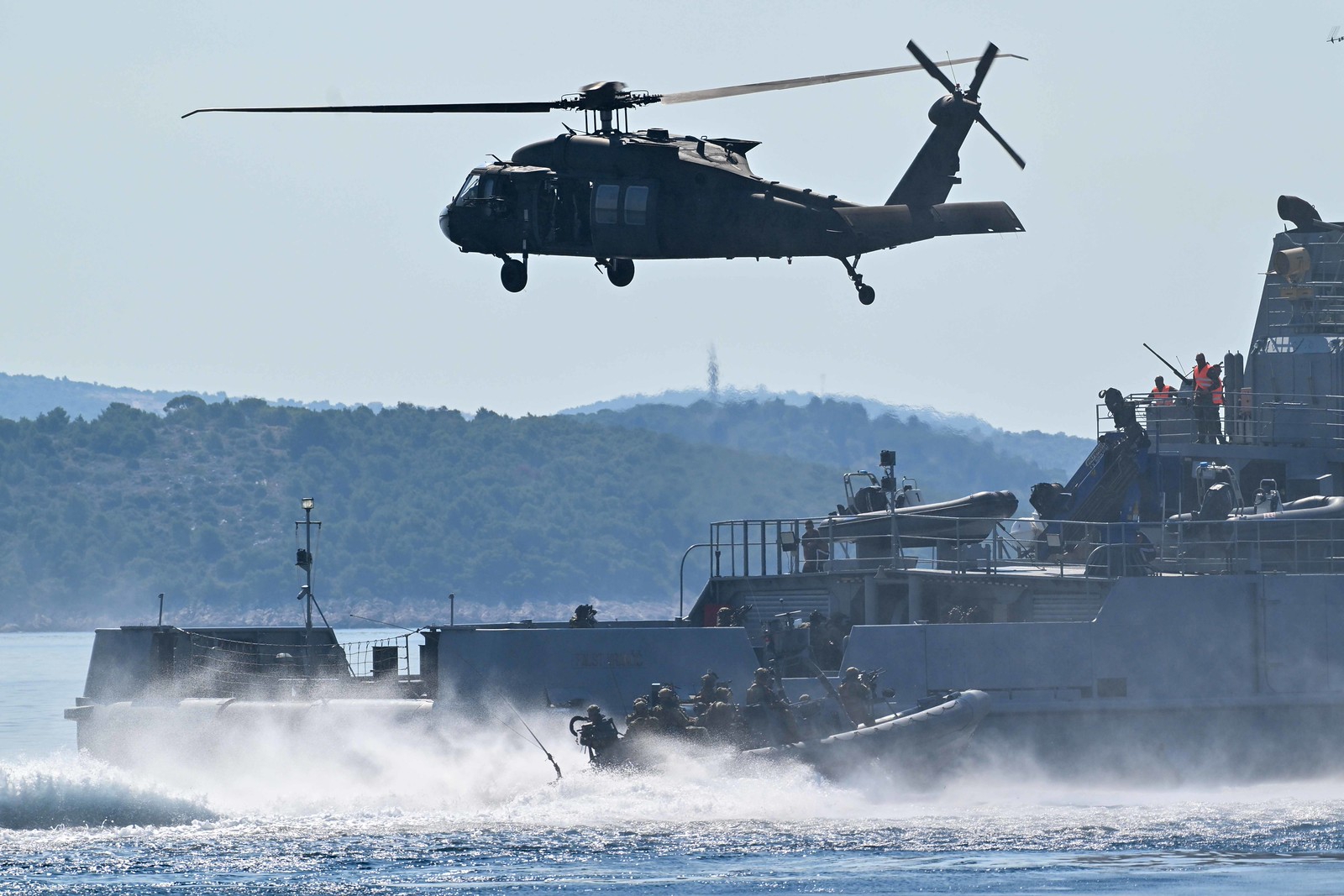 VIDEO Rafalei, Mistral, brodovi i specijalci. Pogledajte veliku vojnu vježbu na moru