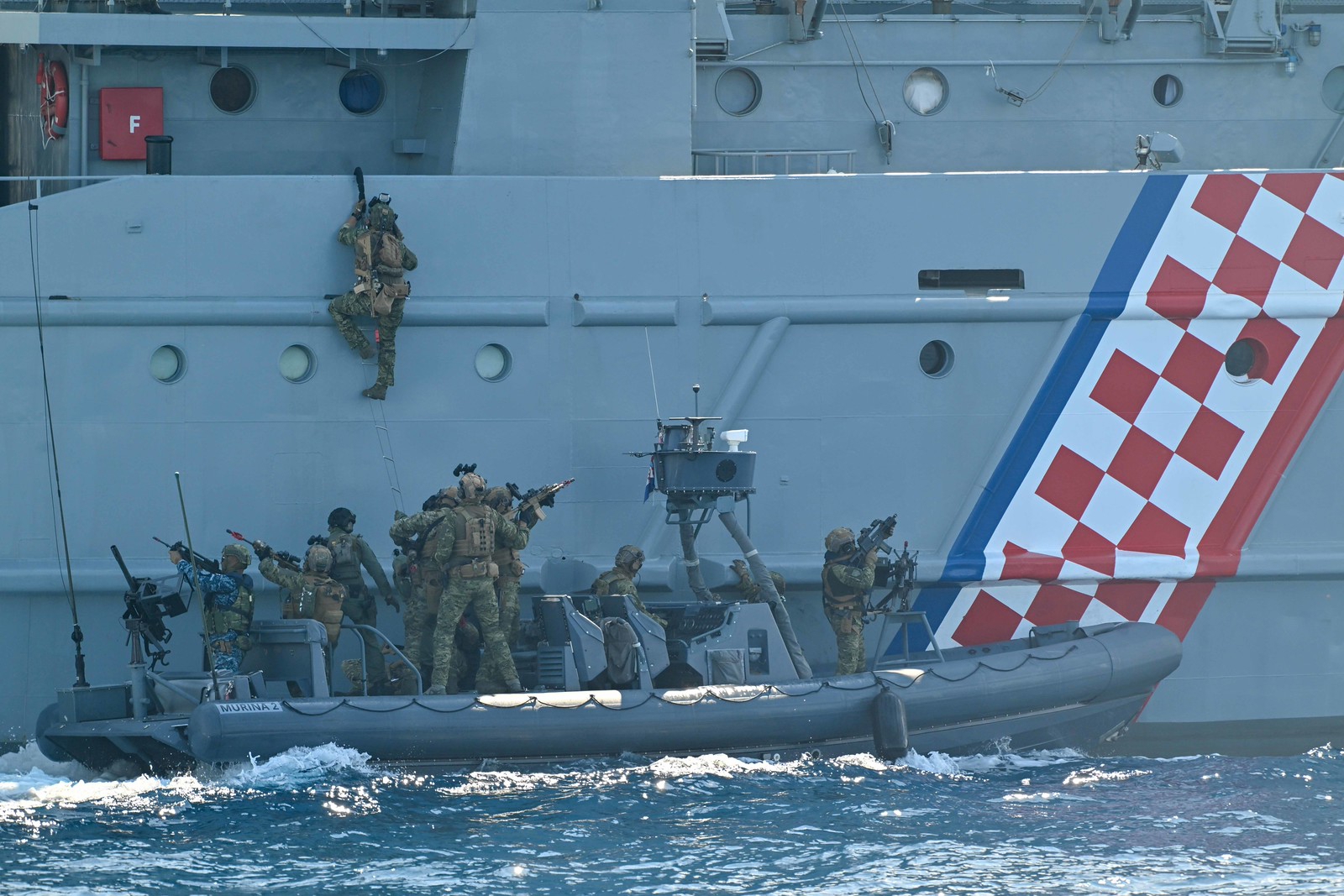 VIDEO Rafalei, Mistral, brodovi i specijalci. Pogledajte veliku vojnu vježbu na moru