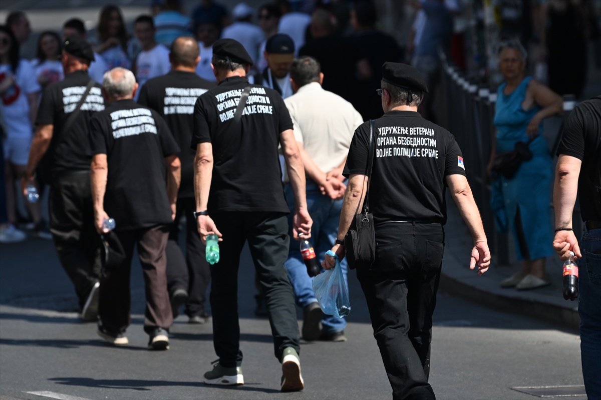 Što ako Vučić stvarno da ostavku? Na njegovo mjesto dolazi Ana Brnabić