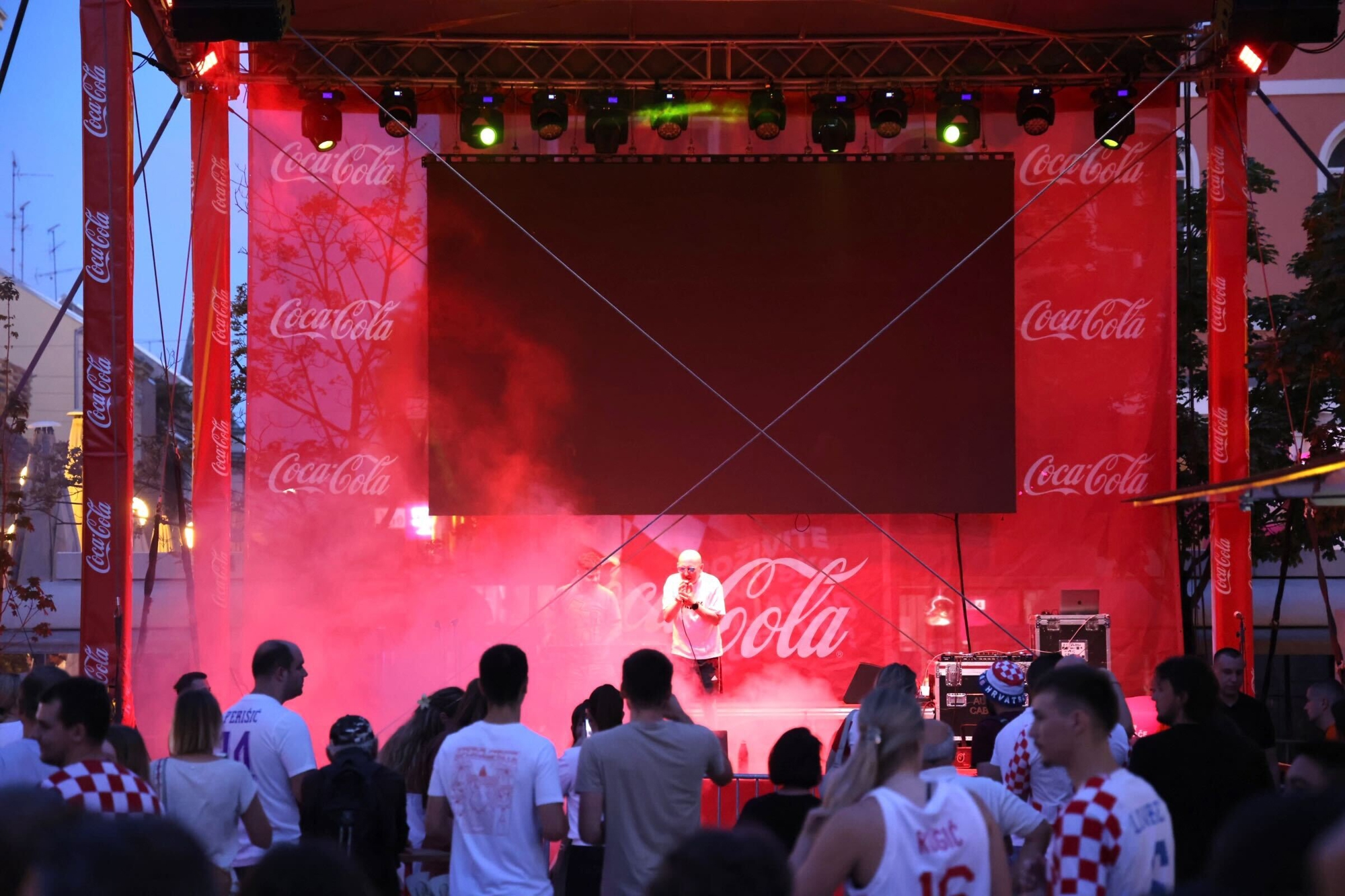 FOTO Kuzma i Shaka Zulu raspjevali Cvjetni, navijači polako pune fan zonu