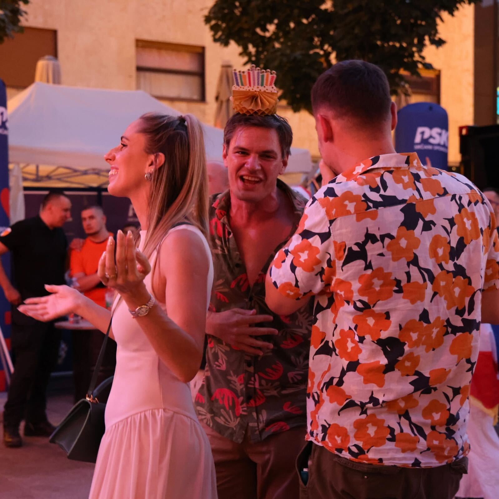 FOTO Kuzma i Shaka Zulu raspjevali Cvjetni, navijači polako pune fan zonu