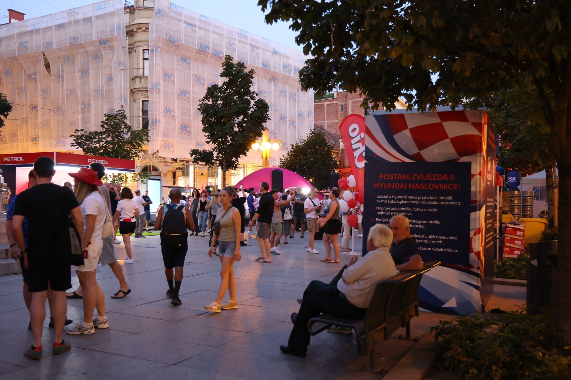 FOTO Kuzma i Shaka Zulu raspjevali Cvjetni, navijači polako pune fan zonu