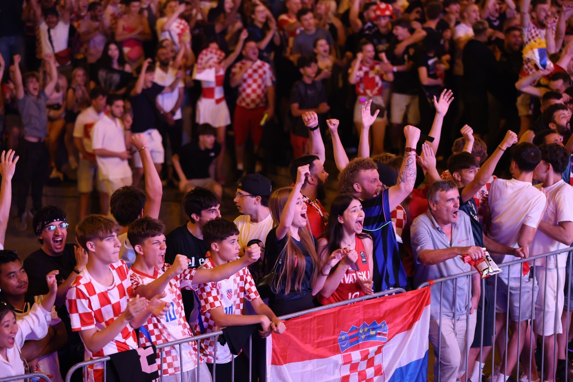 Vrtlog emocija na Trgu bana Jelačića: Razočaranje zbog Gane, slavlje zbog Vlašića