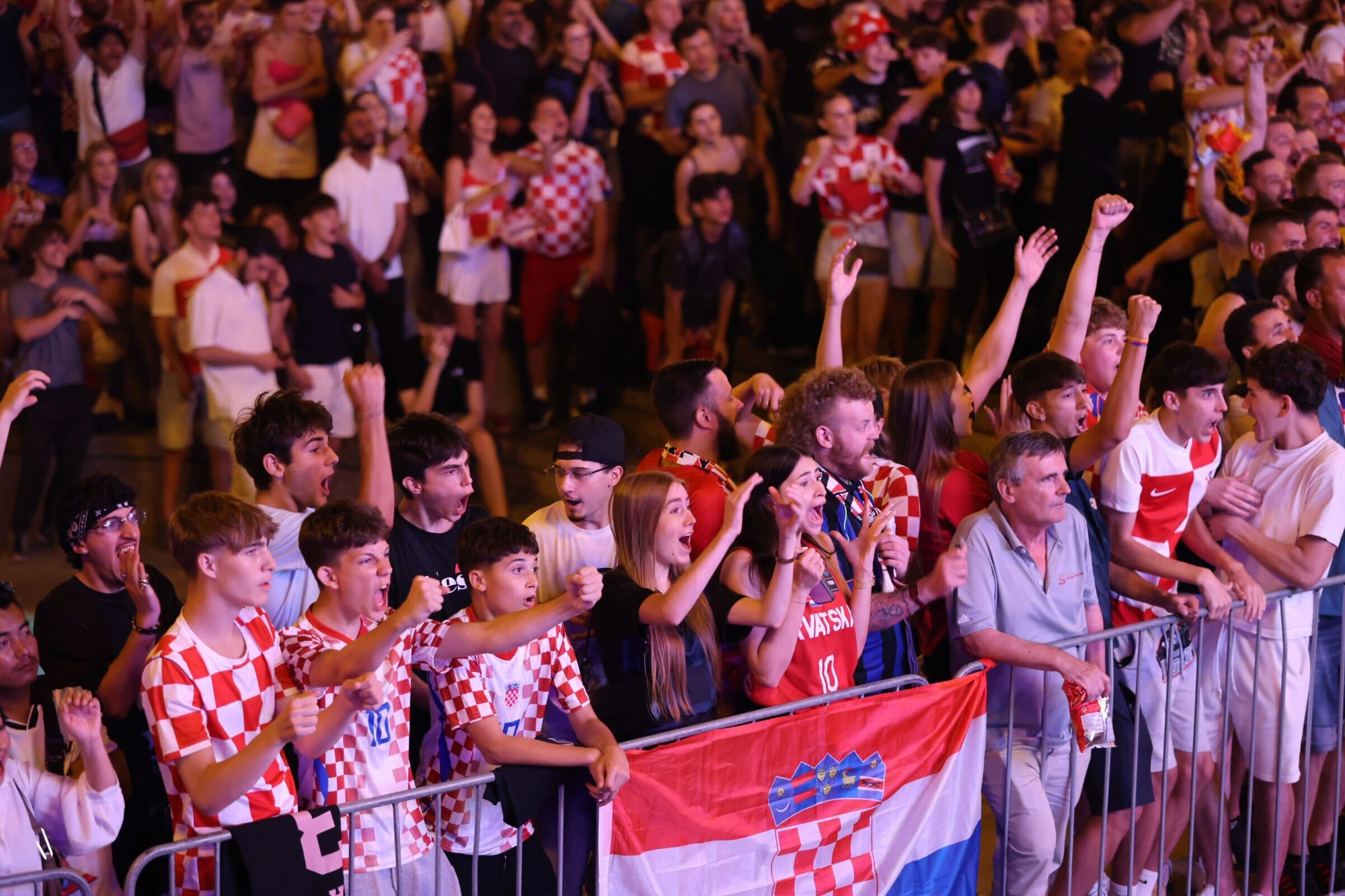Vrtlog emocija na Trgu bana Jelačića: Razočaranje zbog Gane, slavlje zbog Vlašića