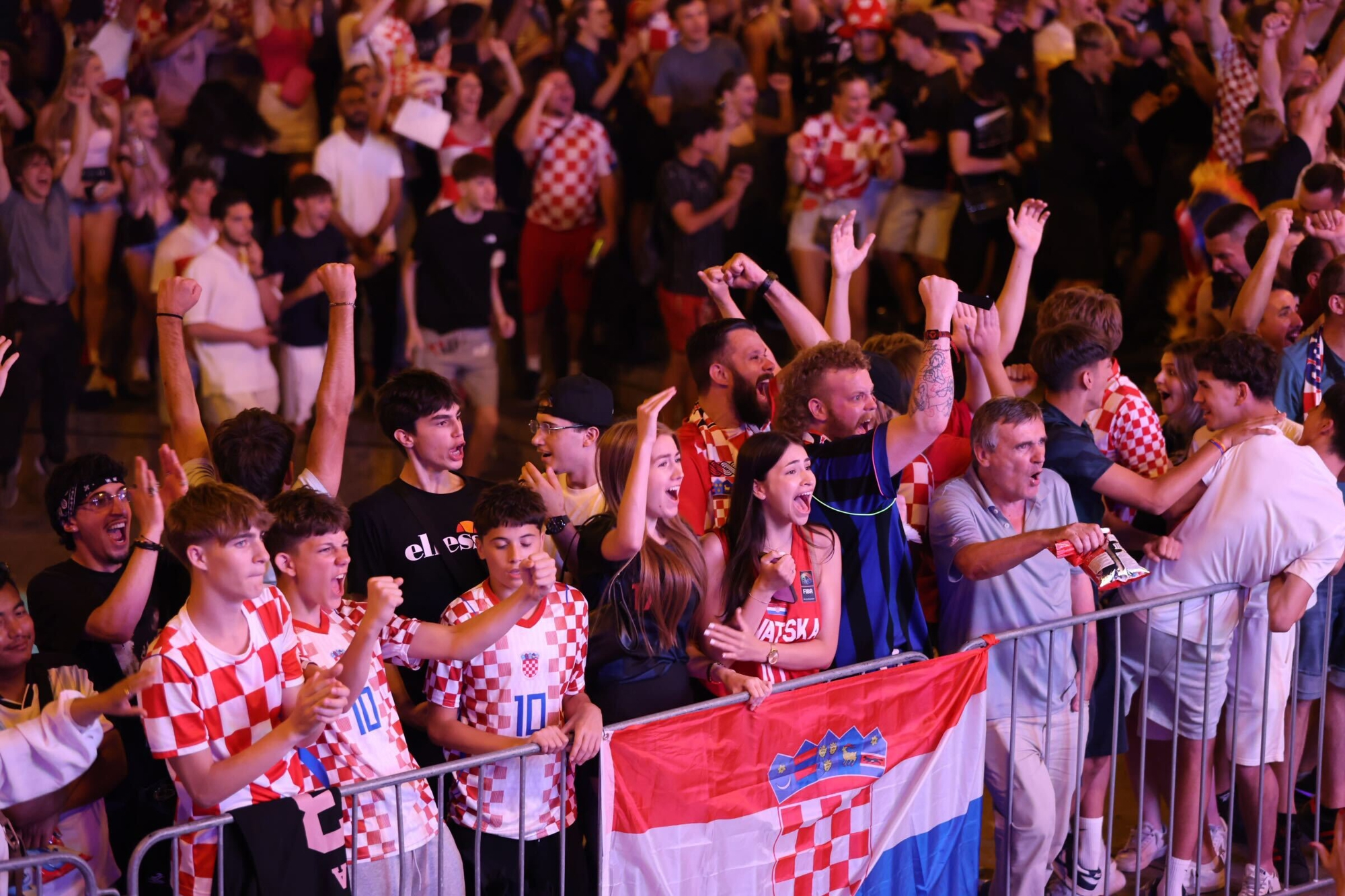 Vrtlog emocija na Trgu bana Jelačića: Razočaranje zbog Gane, slavlje zbog Vlašića