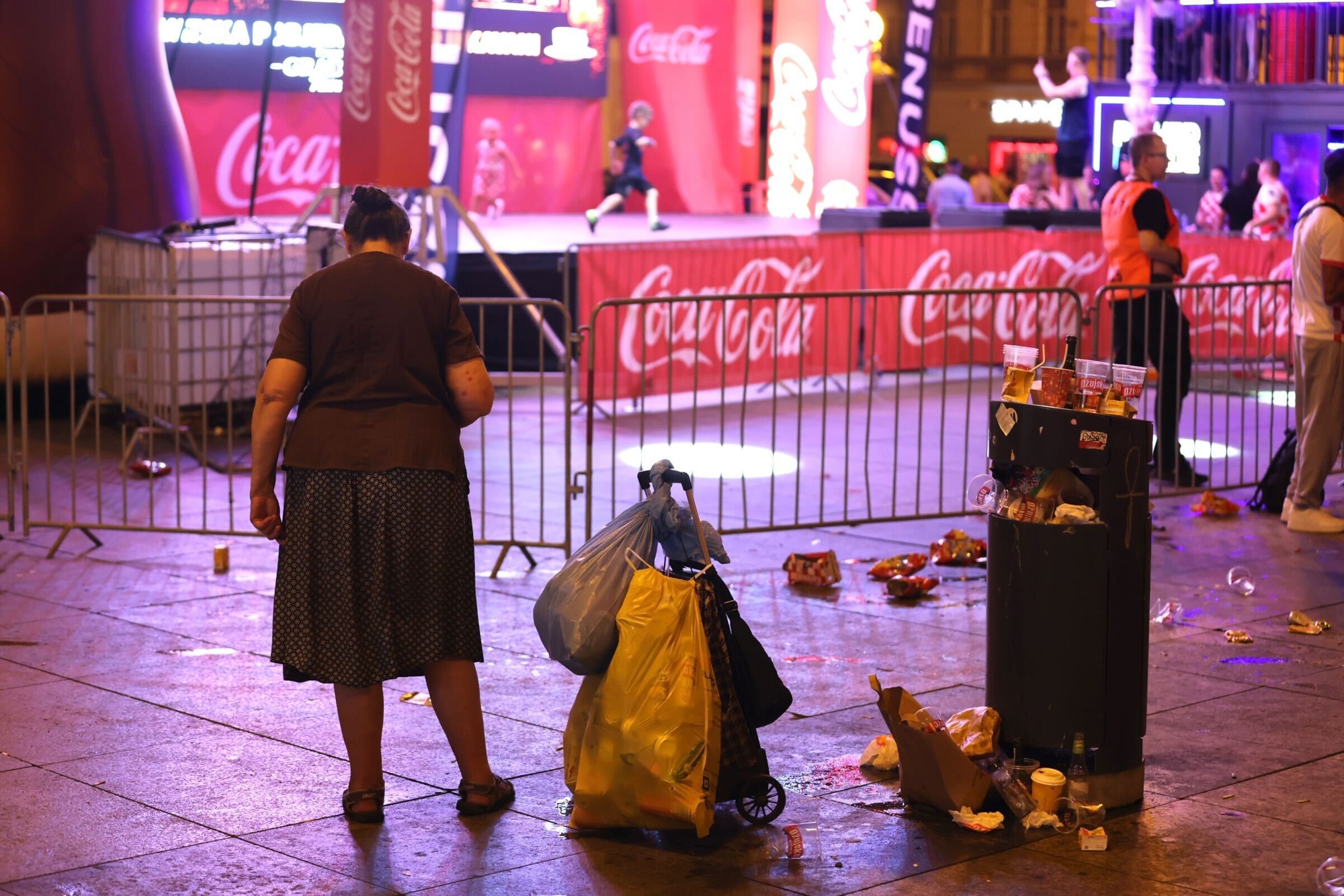 FOTO Navijači nakon slavlja ostavili gomile smeća u centru Zagreba