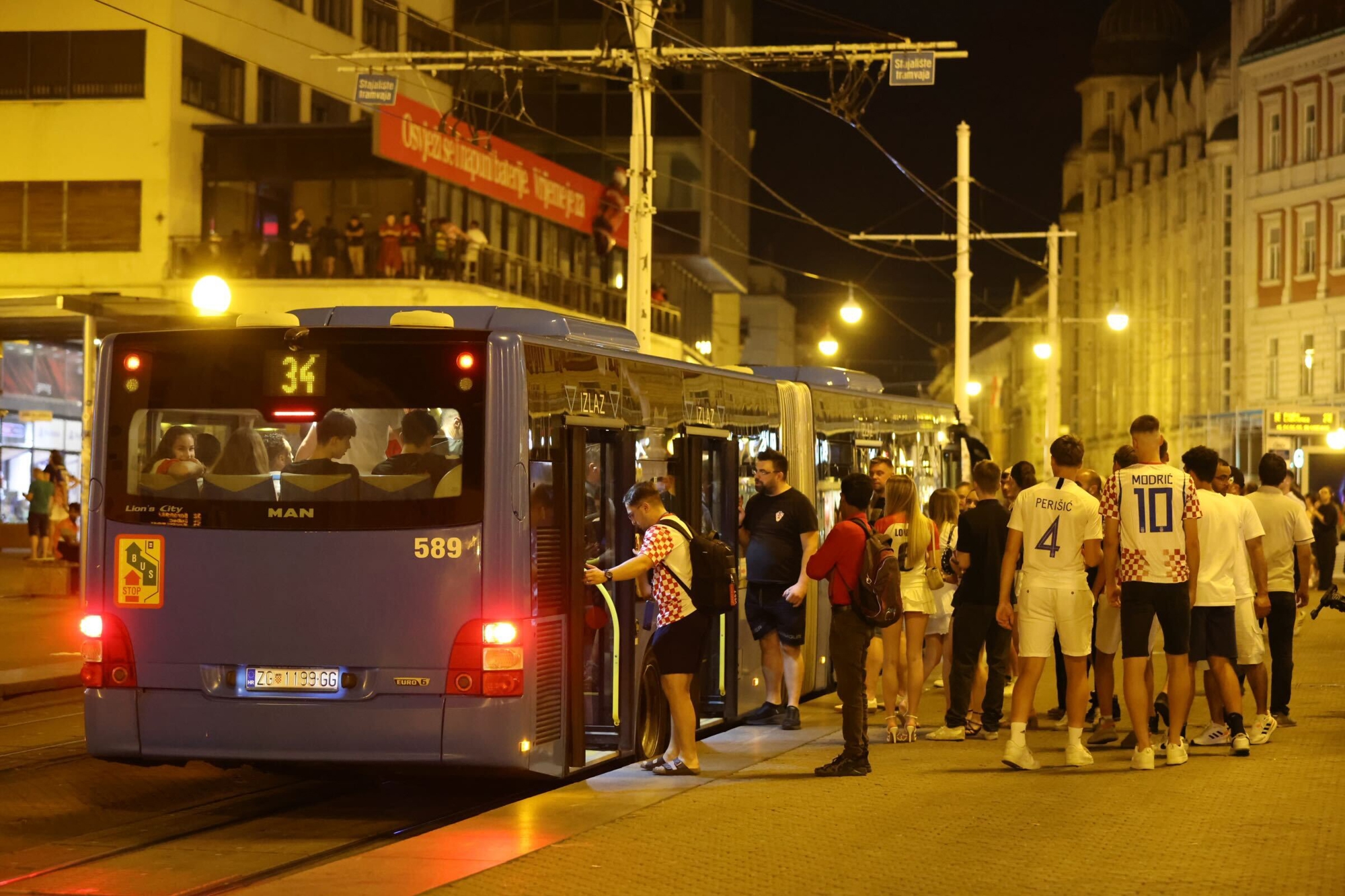 FOTO Navijači nakon slavlja ostavili gomile smeća u centru Zagreba