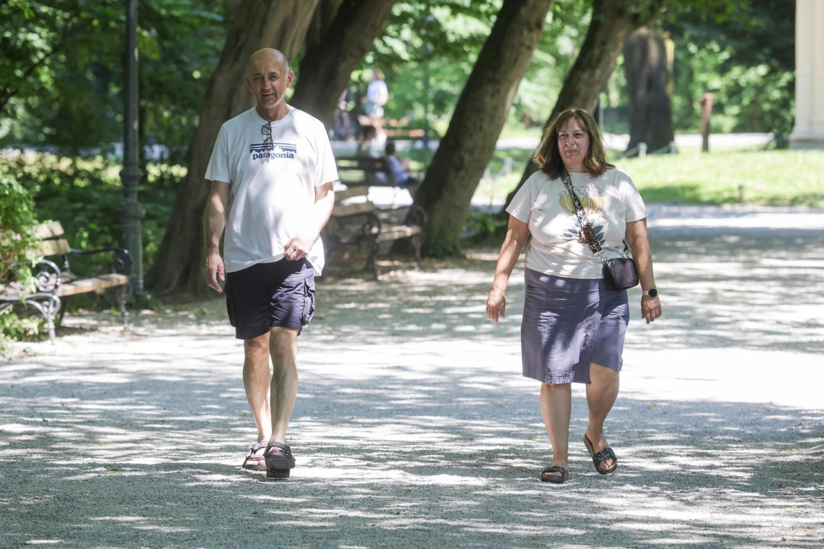 FOTO Zagrepčani spas od vrućine potražili u Maksimiru