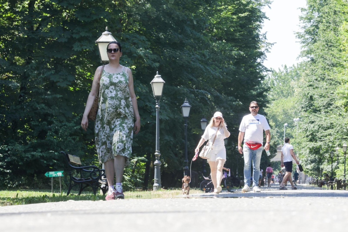 FOTO Zagrepčani spas od vrućine potražili u Maksimiru